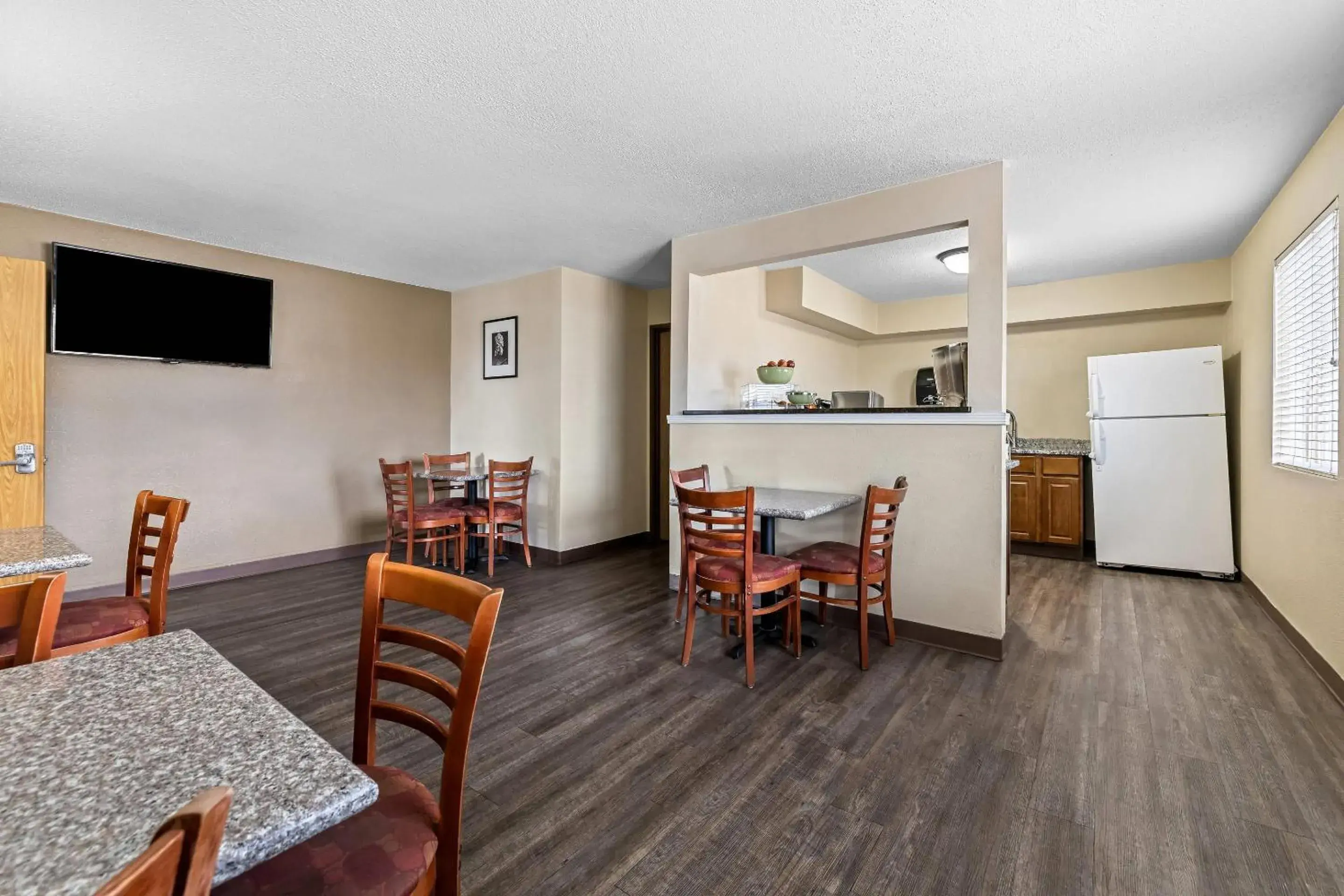 Breakfast in Rodeway Inn Rapid City North Breakfast in Rodeway Inn Rapid City North