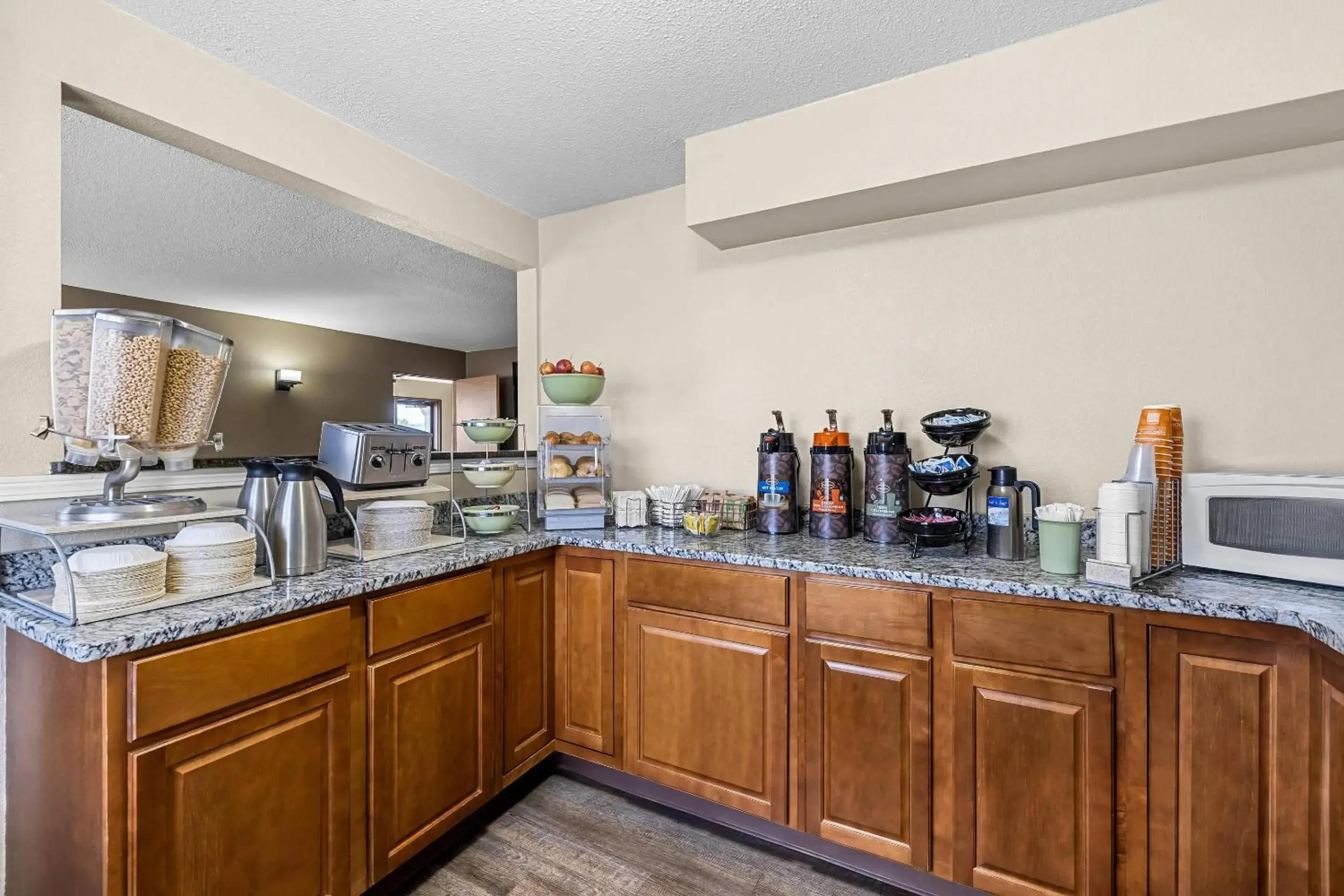 Breakfast in Rodeway Inn Rapid City North Breakfast in Rodeway Inn Rapid City North