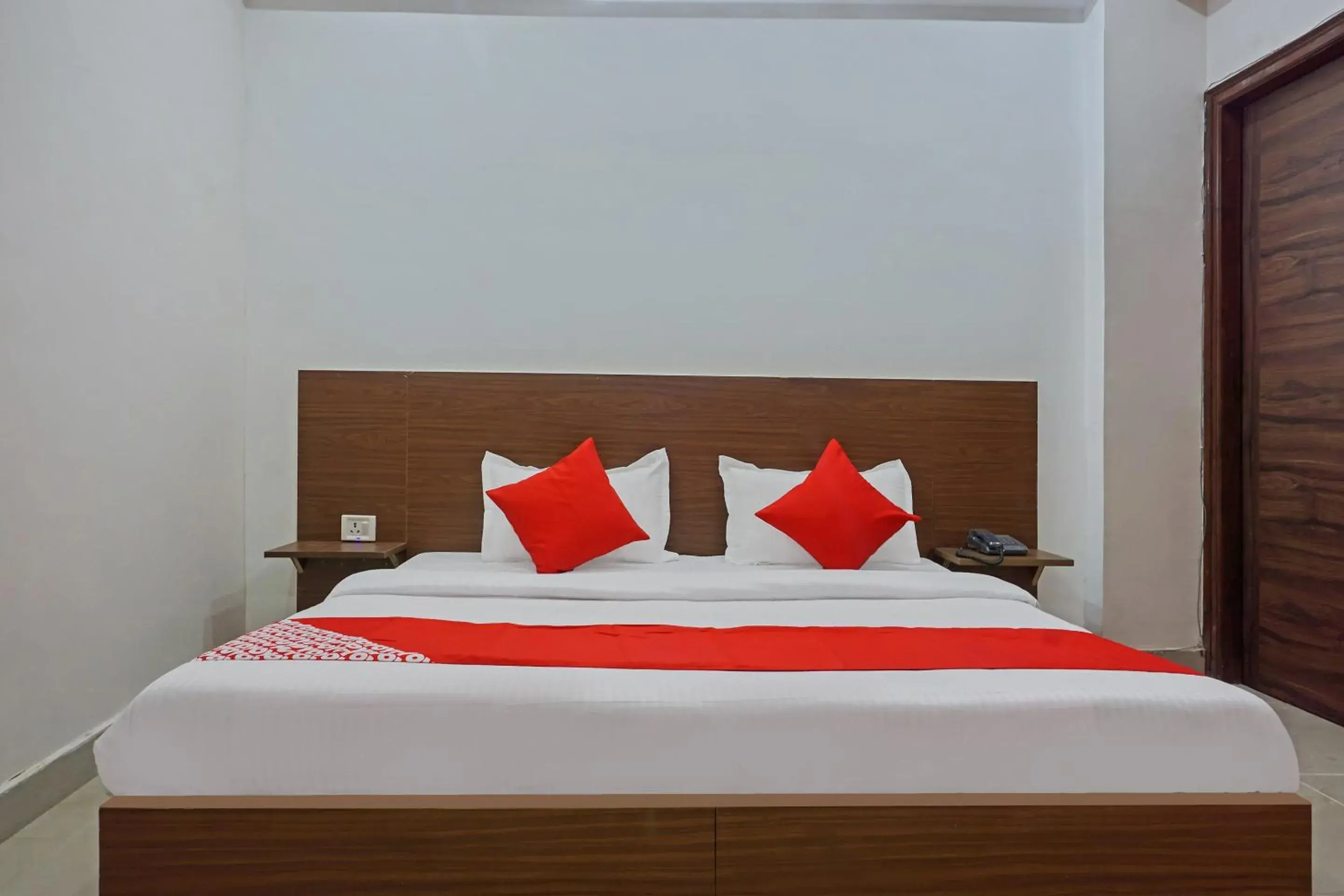 Bedroom, Bed in OYO 37169 Hotel Quadis