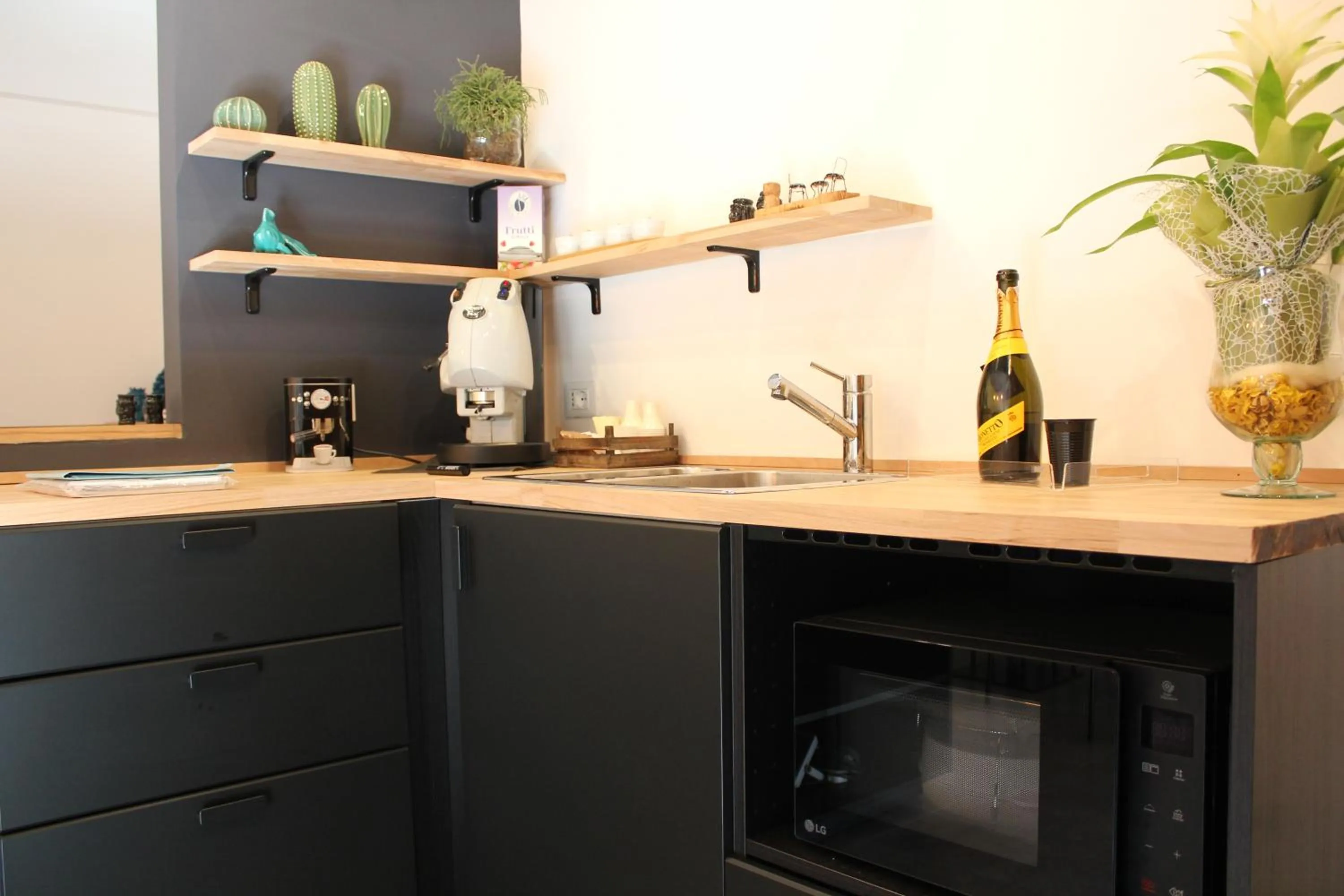 Communal kitchen in LA FINESTRA SUL PORTO