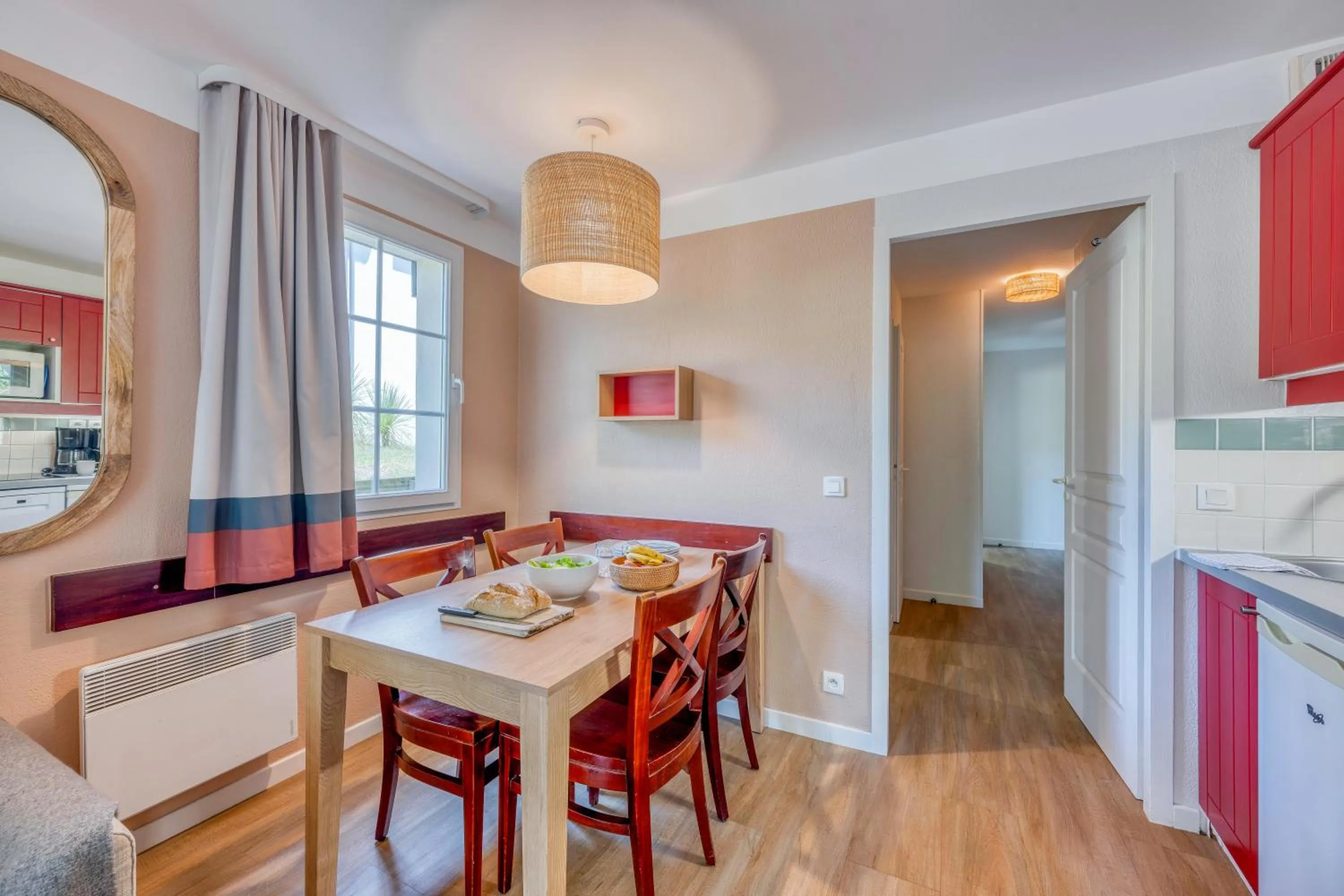 Kitchen or kitchenette in Résidence Pierre & Vacances Le Domaine de Gascogne