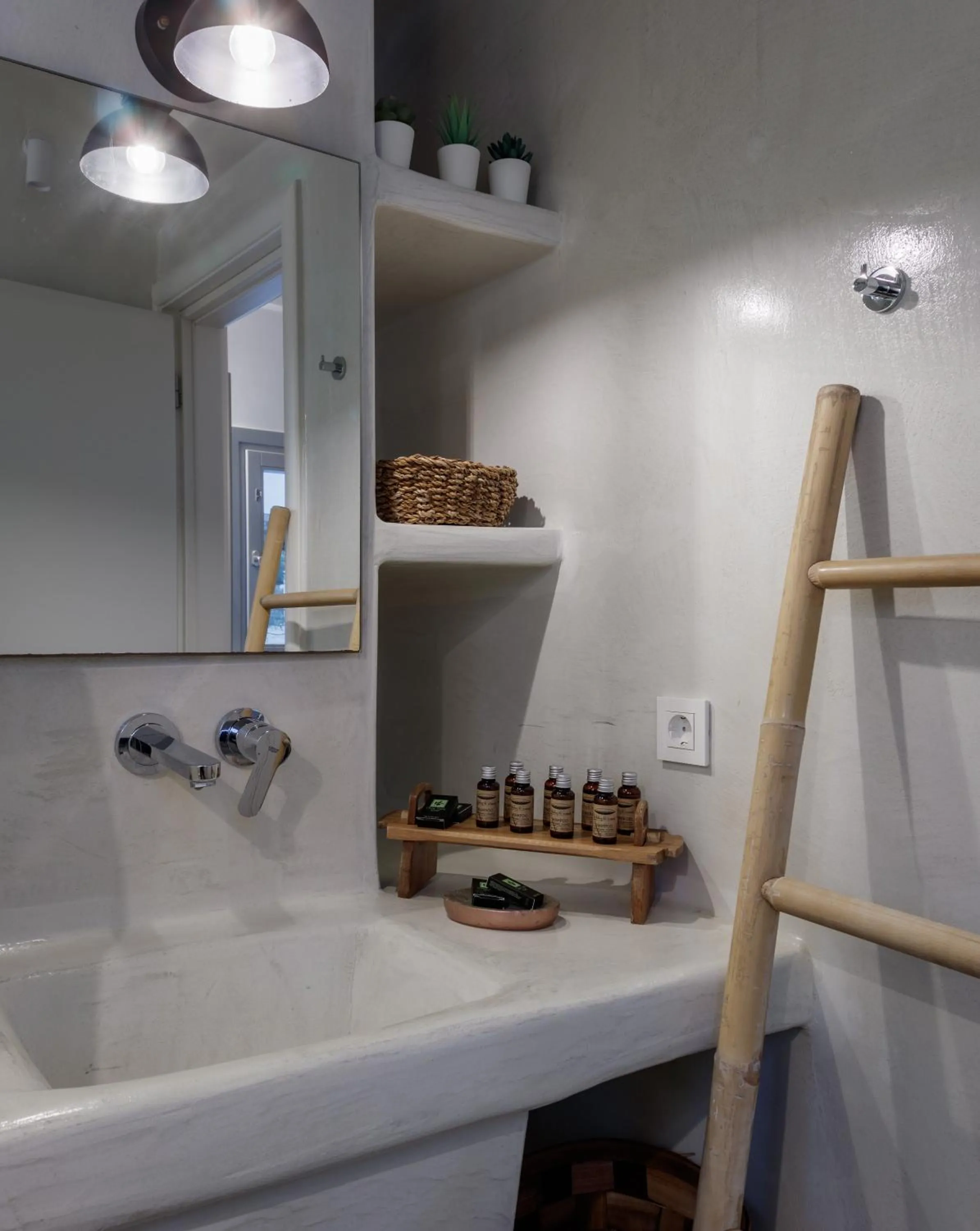 Bathroom in Bianco Diverso Suites