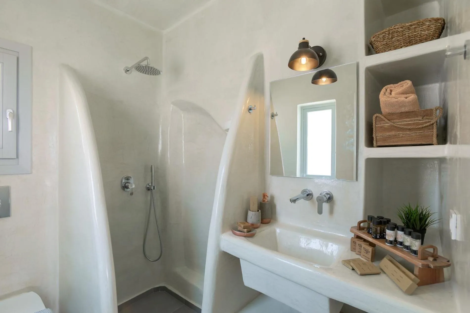 Bathroom in Bianco Diverso Suites