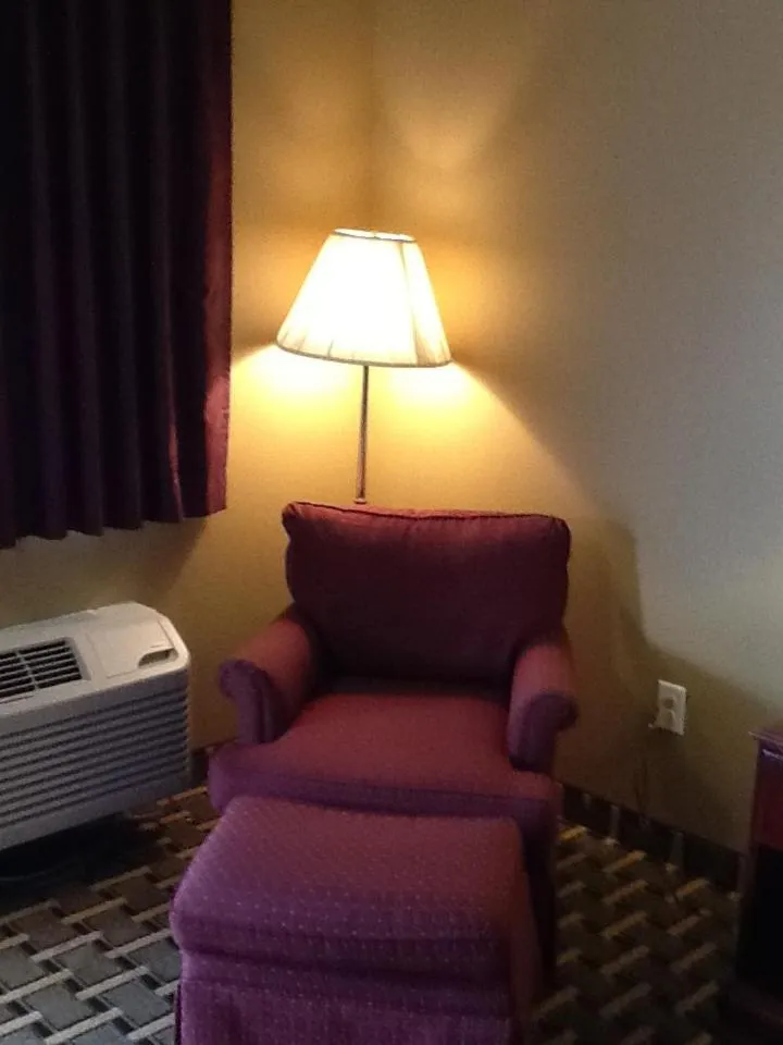 Bed in Caronoda Motel