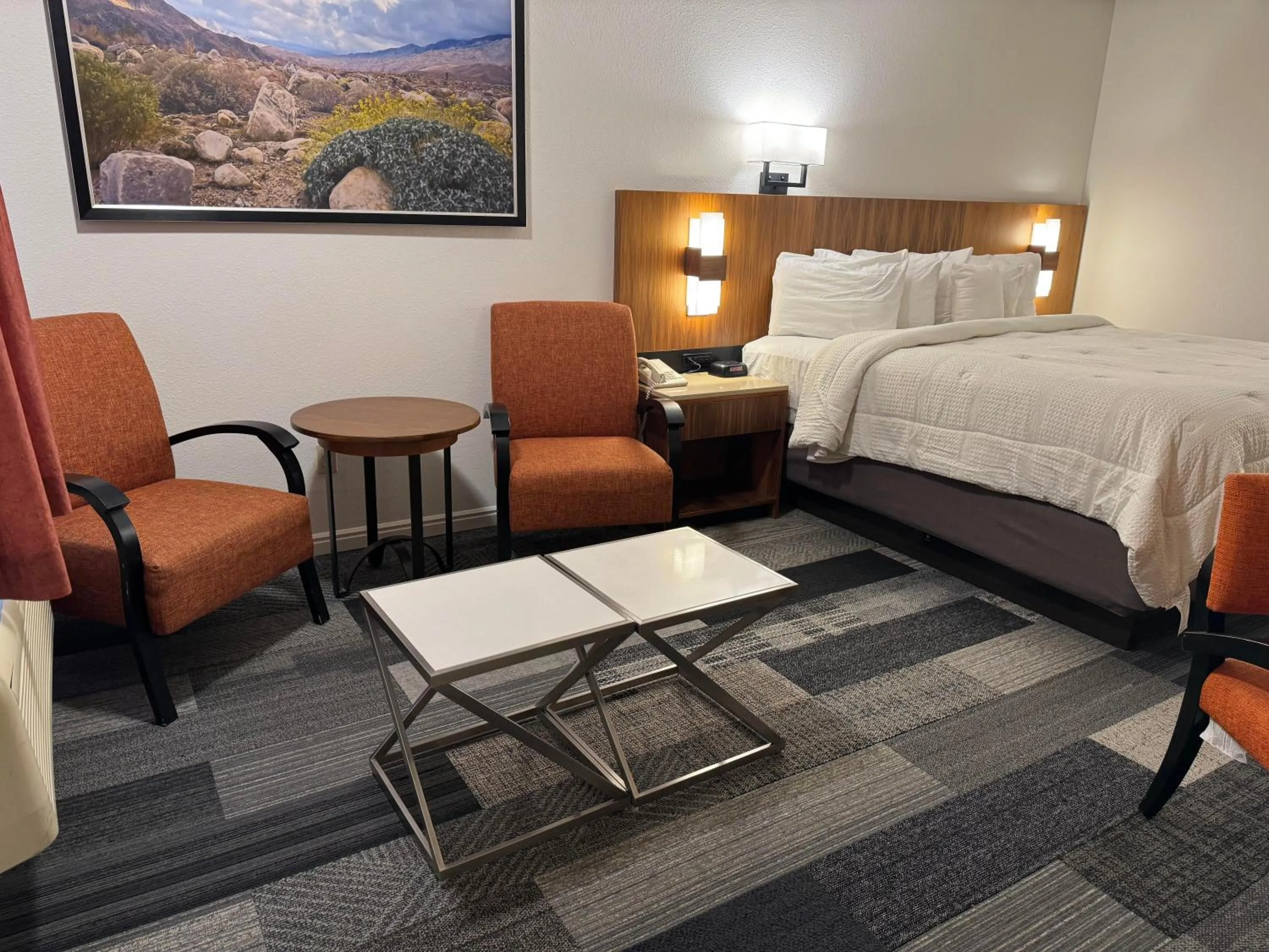 Seating area, Bed in Abajo Lodge