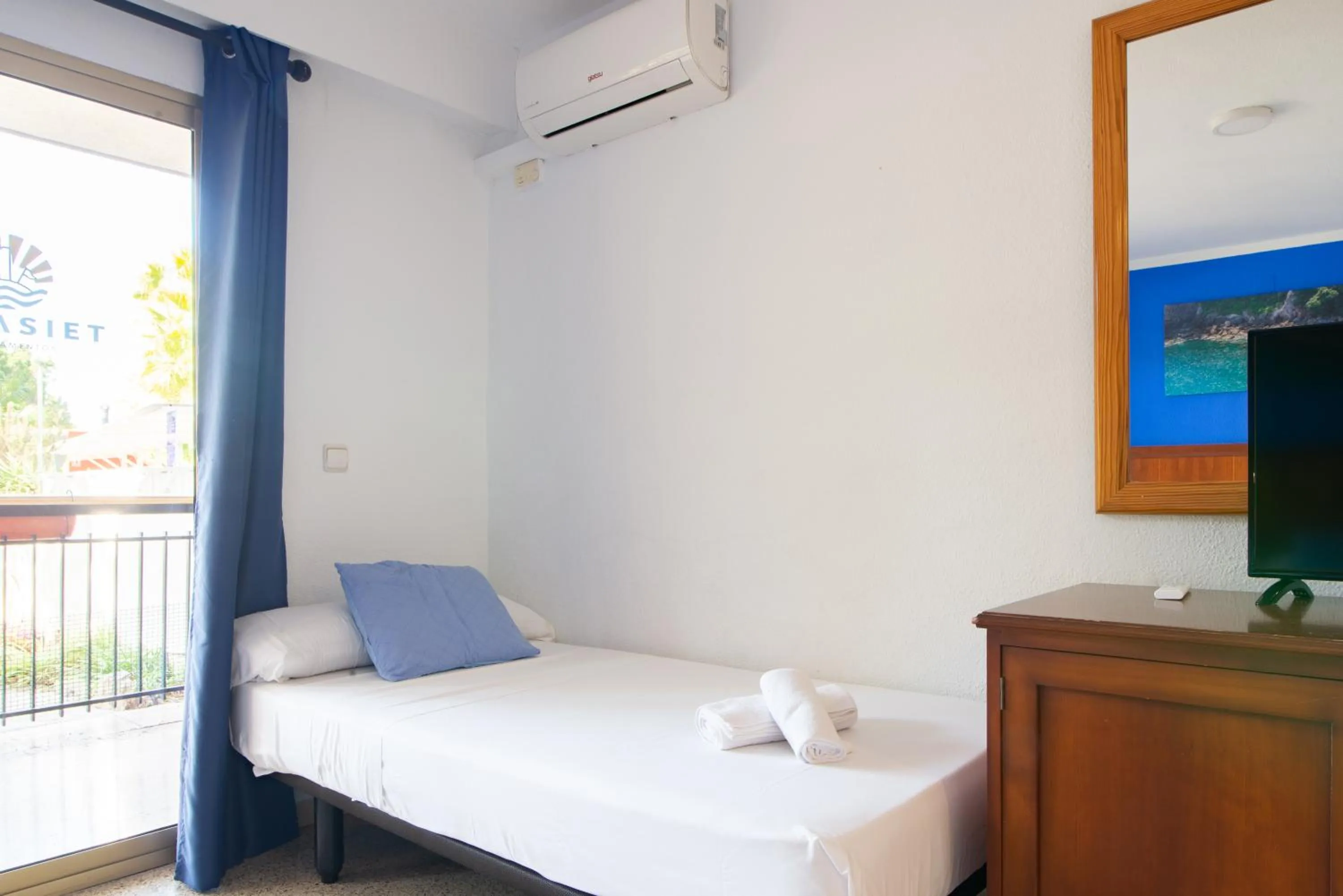 Bed in APARTAMENTOS PALASIET