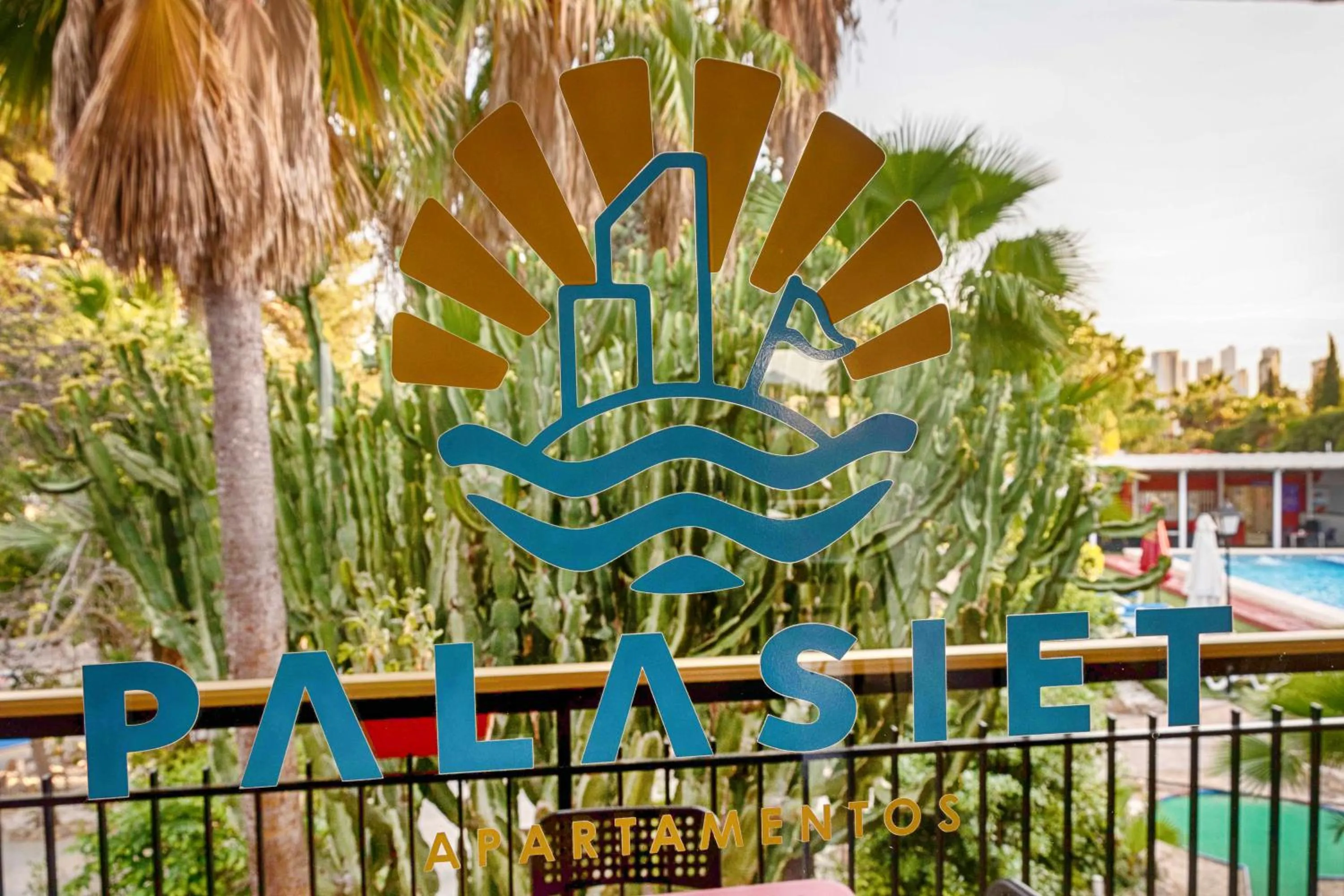 Day in APARTAMENTOS PALASIET