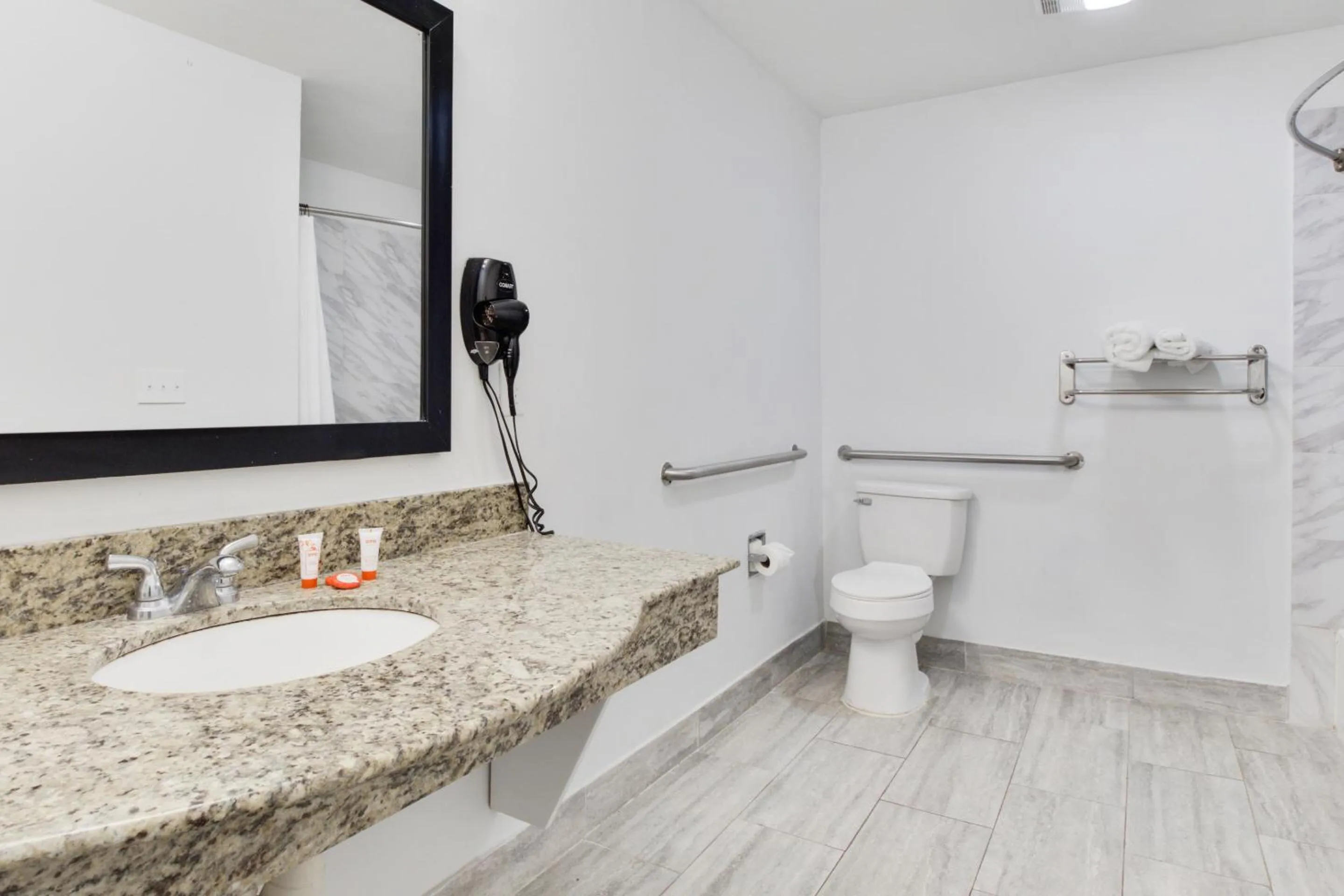 Bathroom in OYO Hotel Ingleside TX