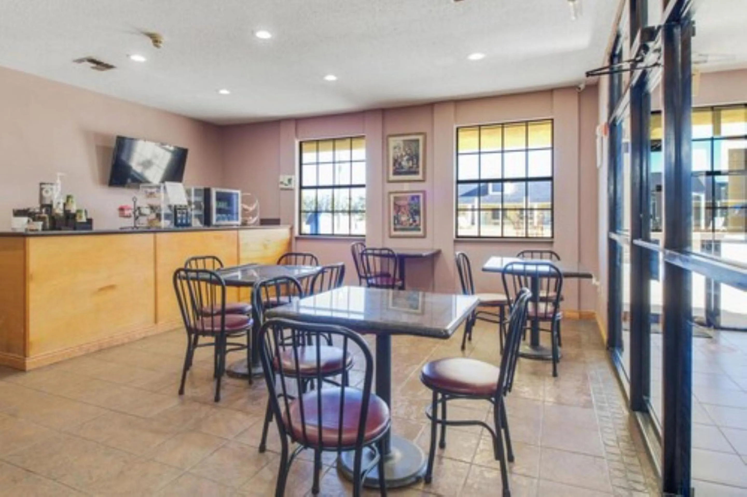 Breakfast in OYO Hotel Ingleside TX