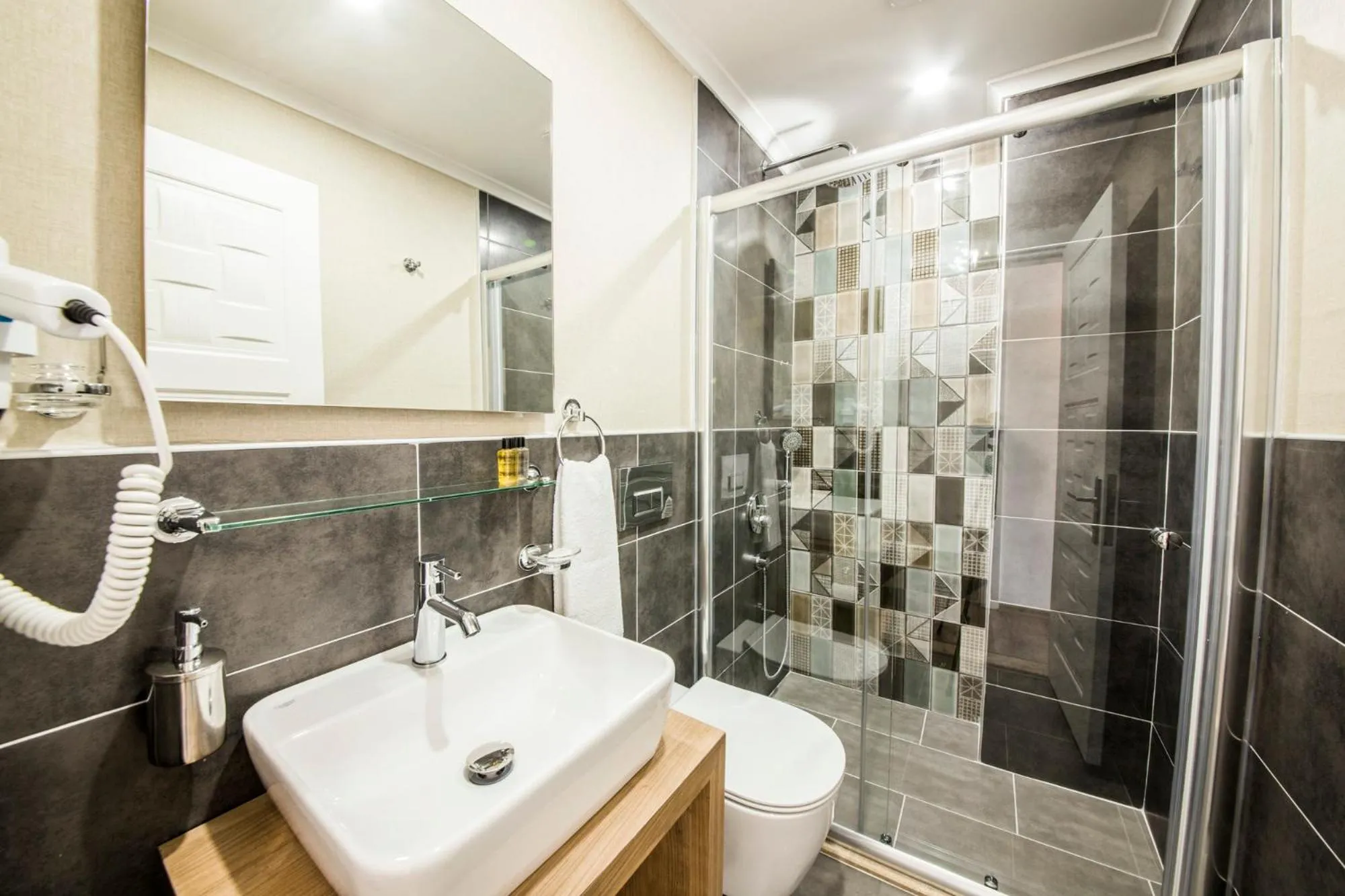 Shower in dekatria rooms&aparts