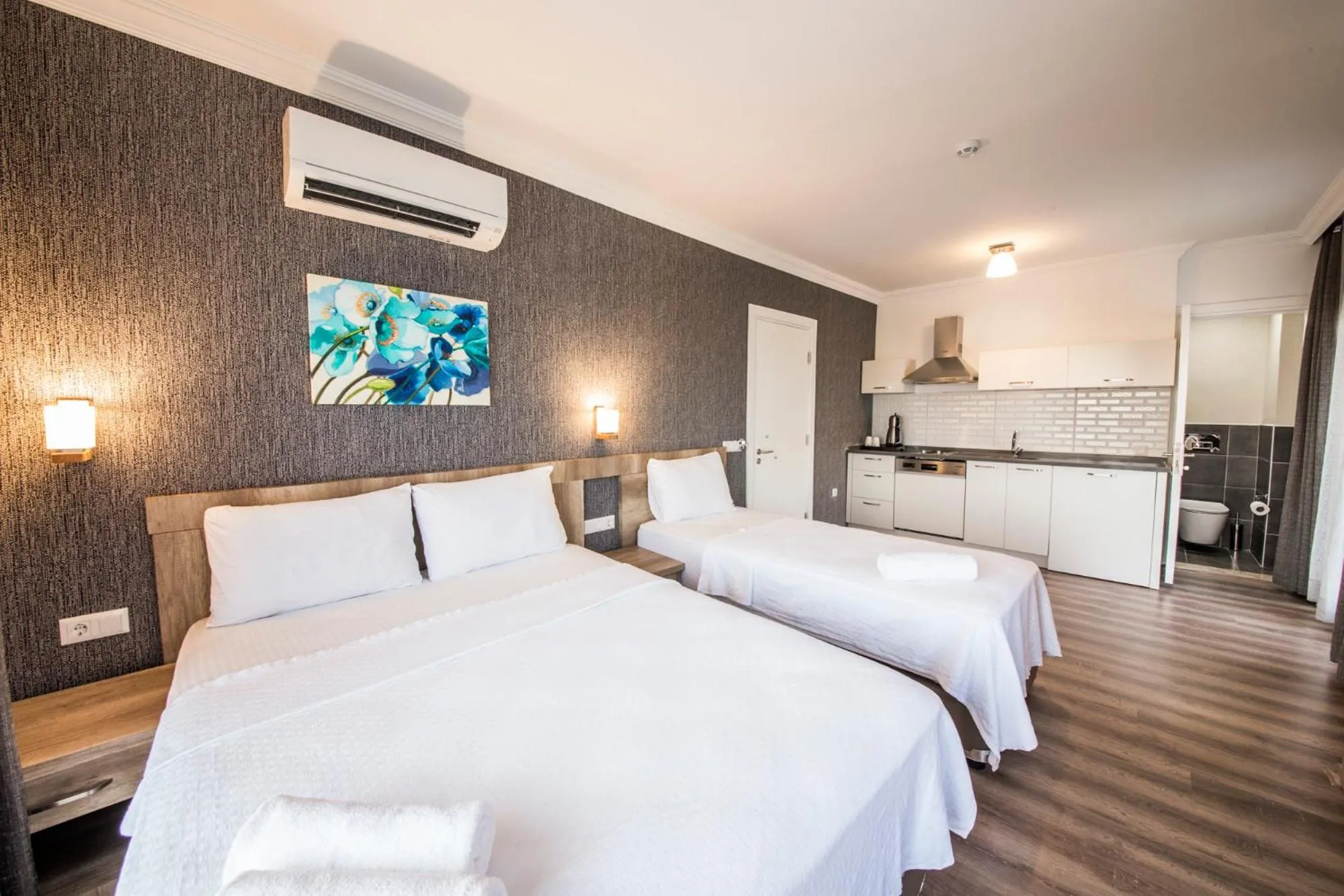 Photo of the whole room, Bed in dekatria rooms&aparts