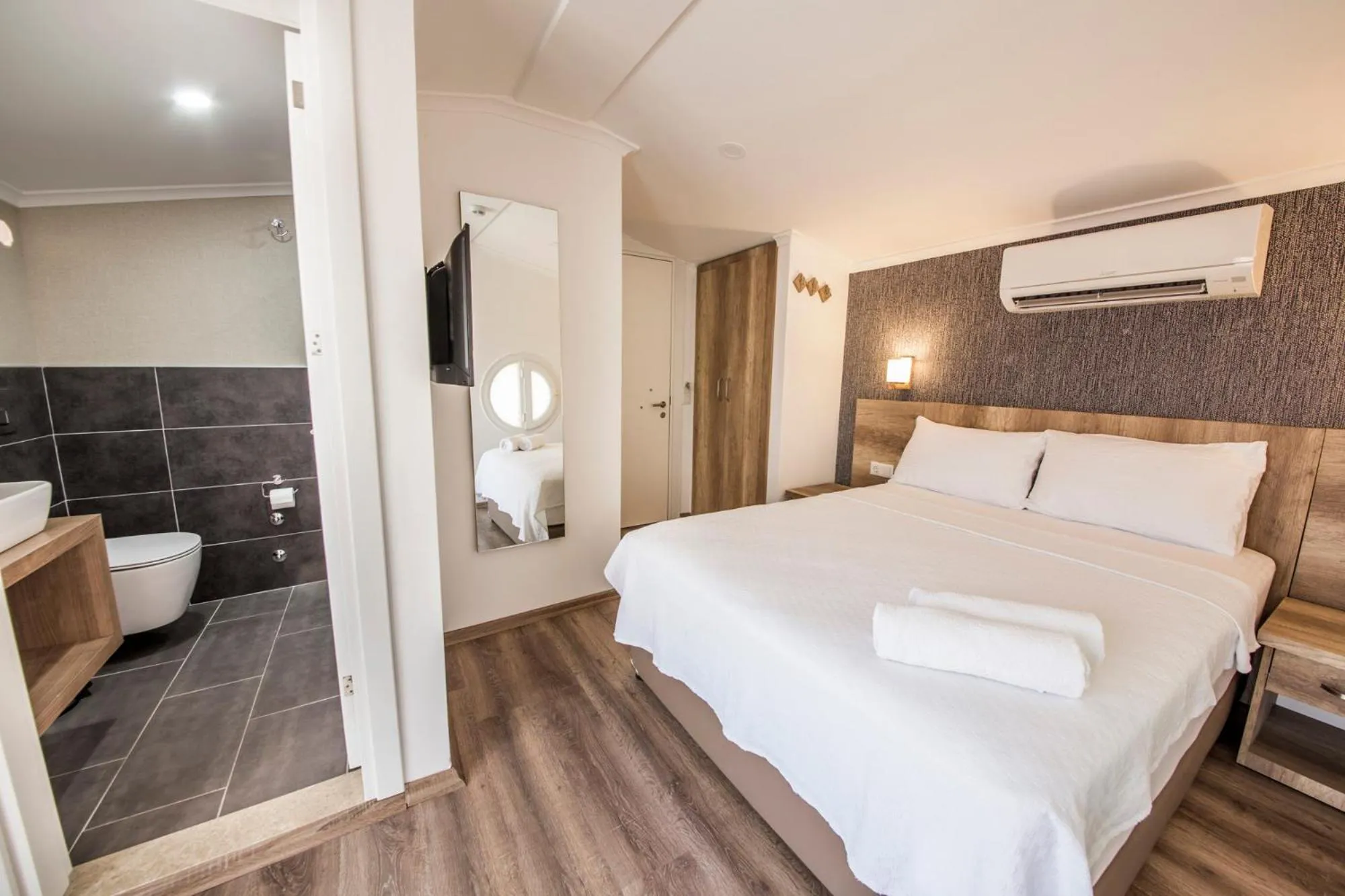 Bed in dekatria rooms&aparts