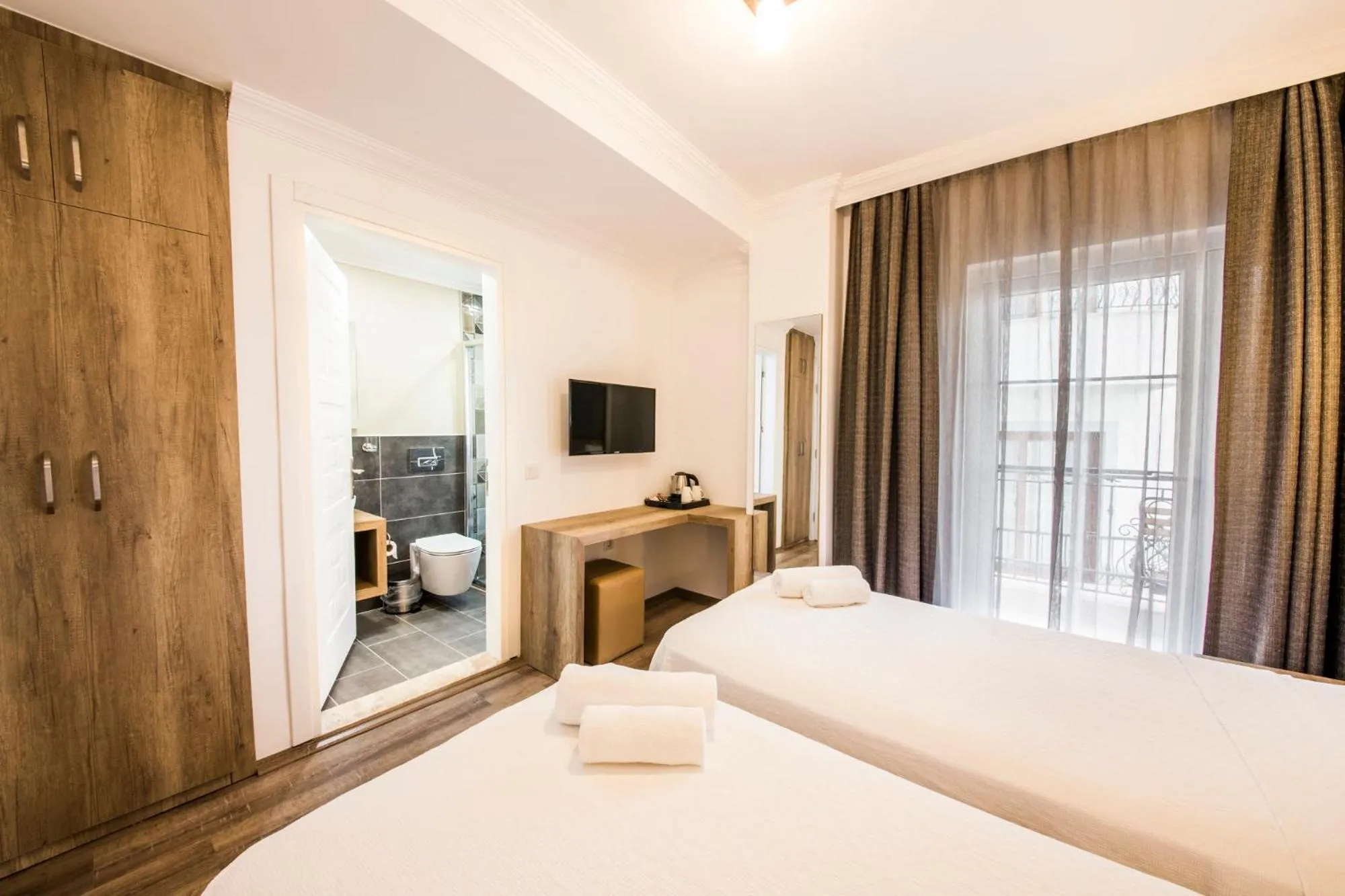 wardrobe, Bed in dekatria rooms&aparts