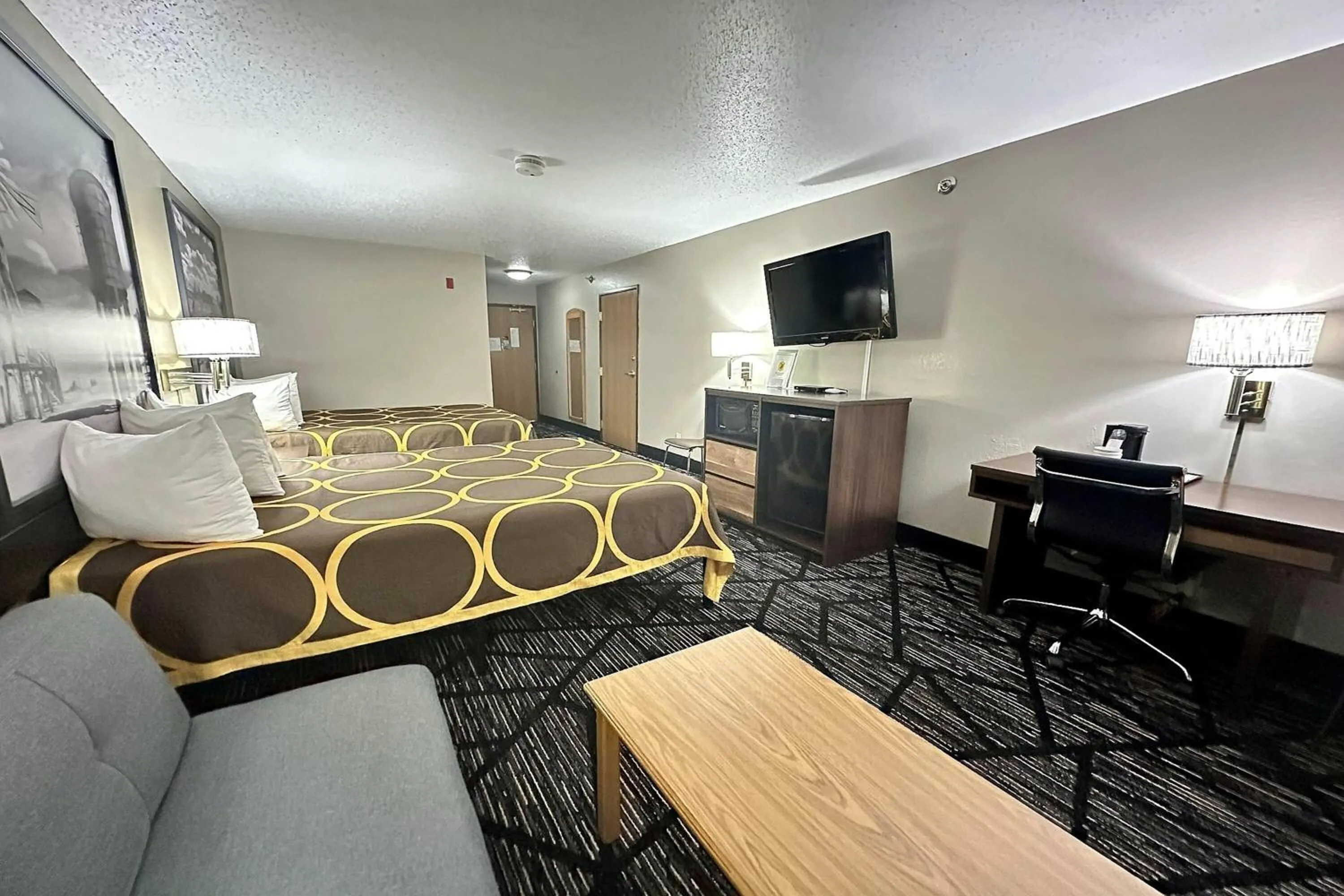 Photo of the whole room, Bed in Super 8 by Wyndham Sisseton