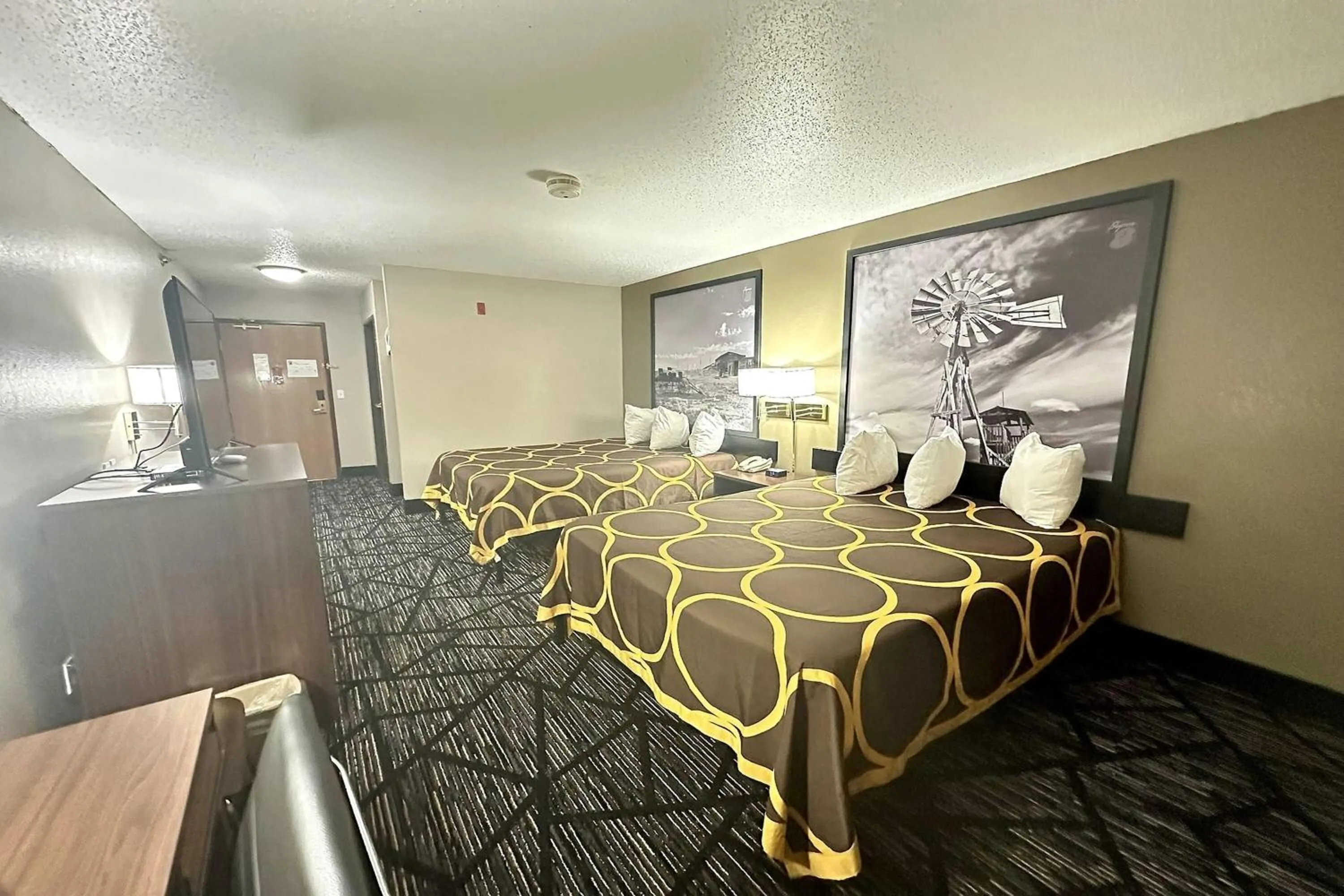 Photo of the whole room, Bed in Super 8 by Wyndham Sisseton