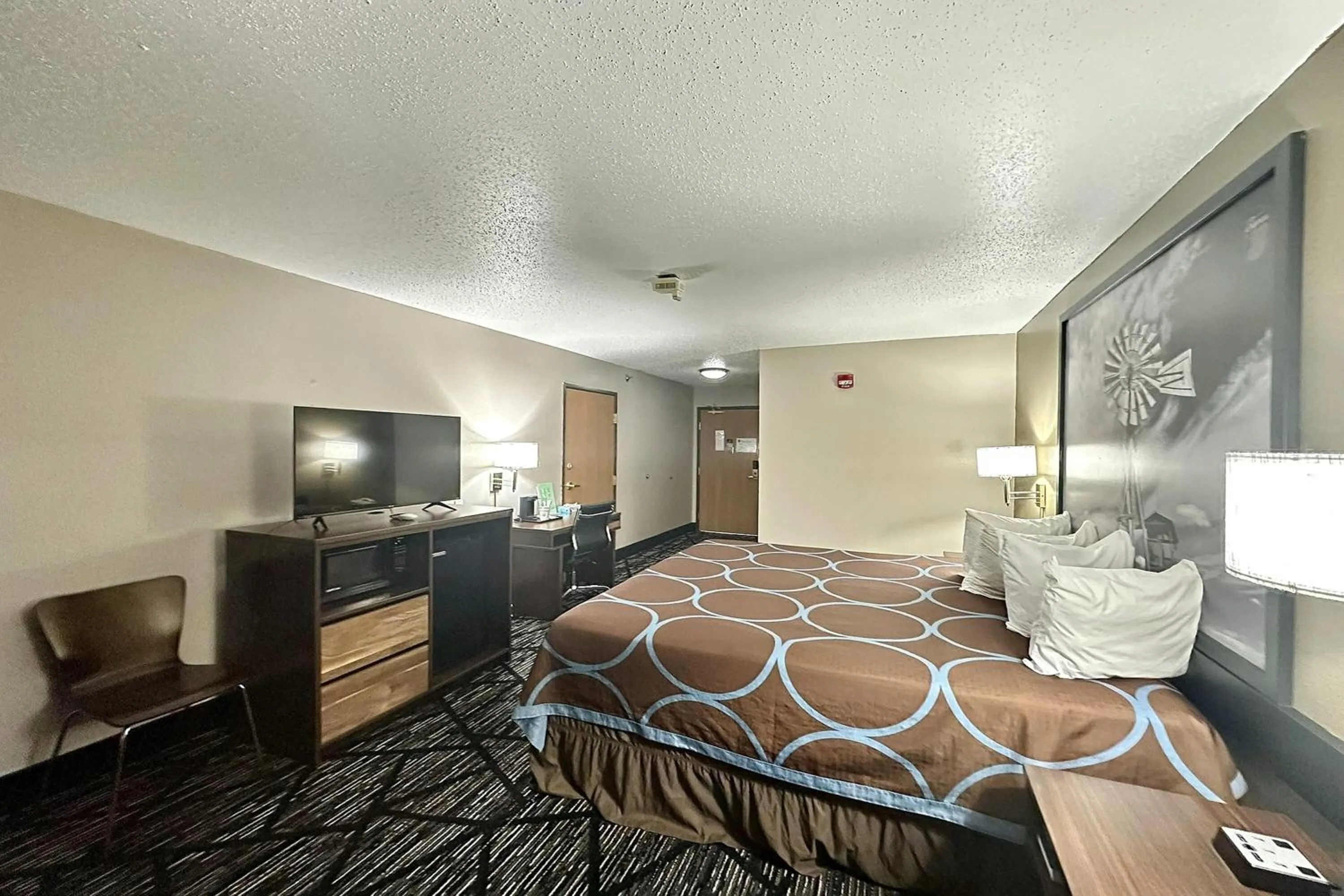 Photo of the whole room, Bed in Super 8 by Wyndham Sisseton