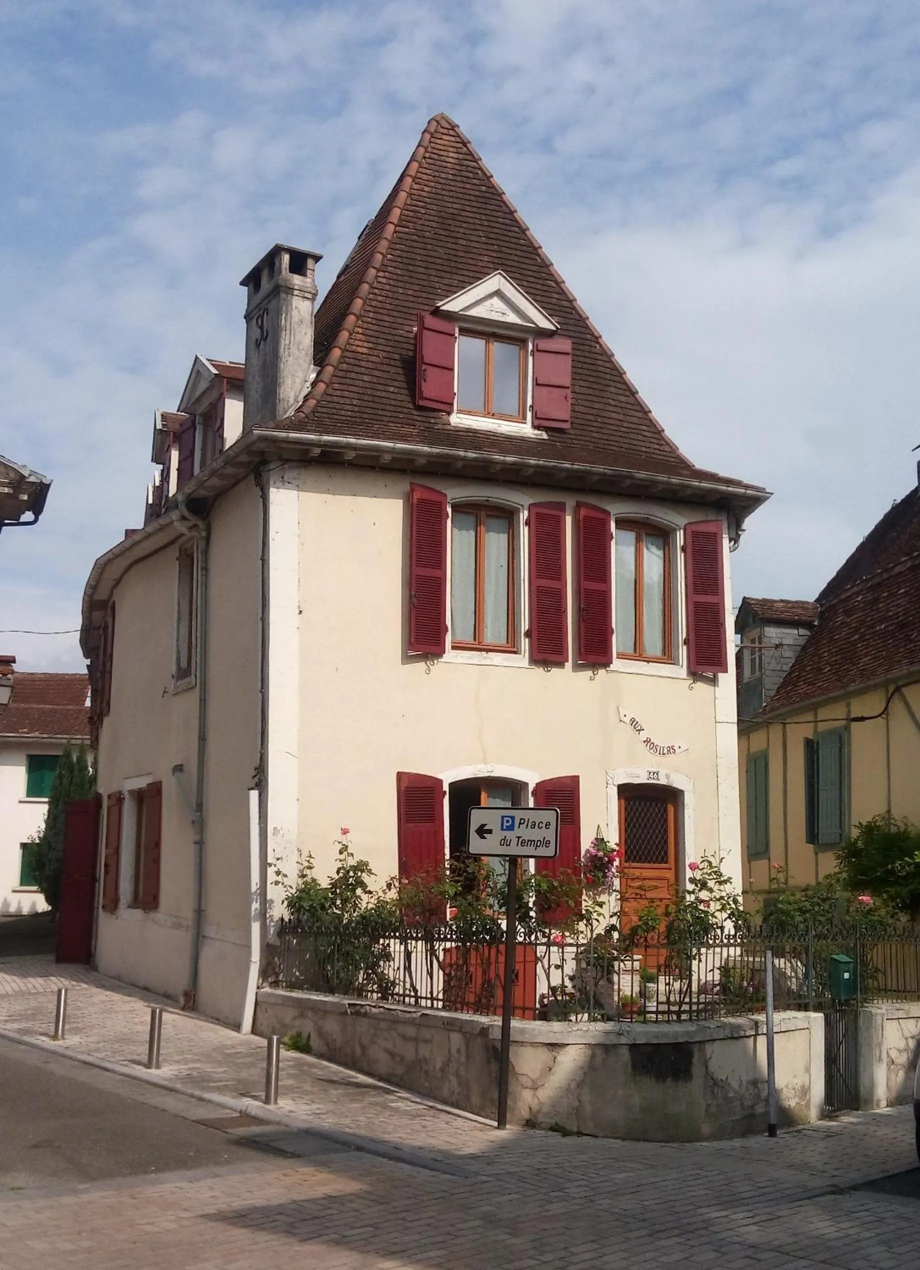 Property building in AUX ROSIERS