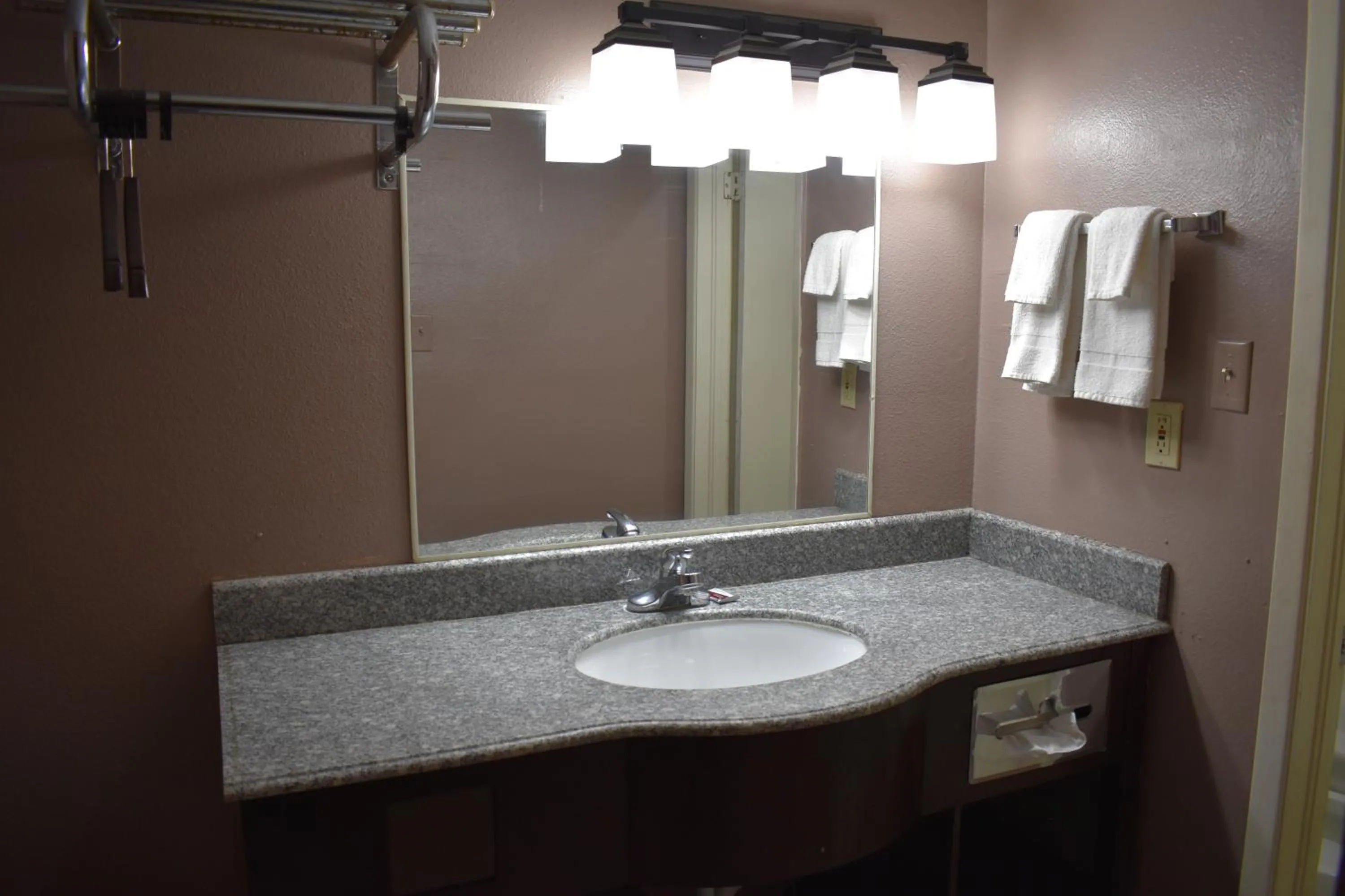 Bathroom in Satellite Inn