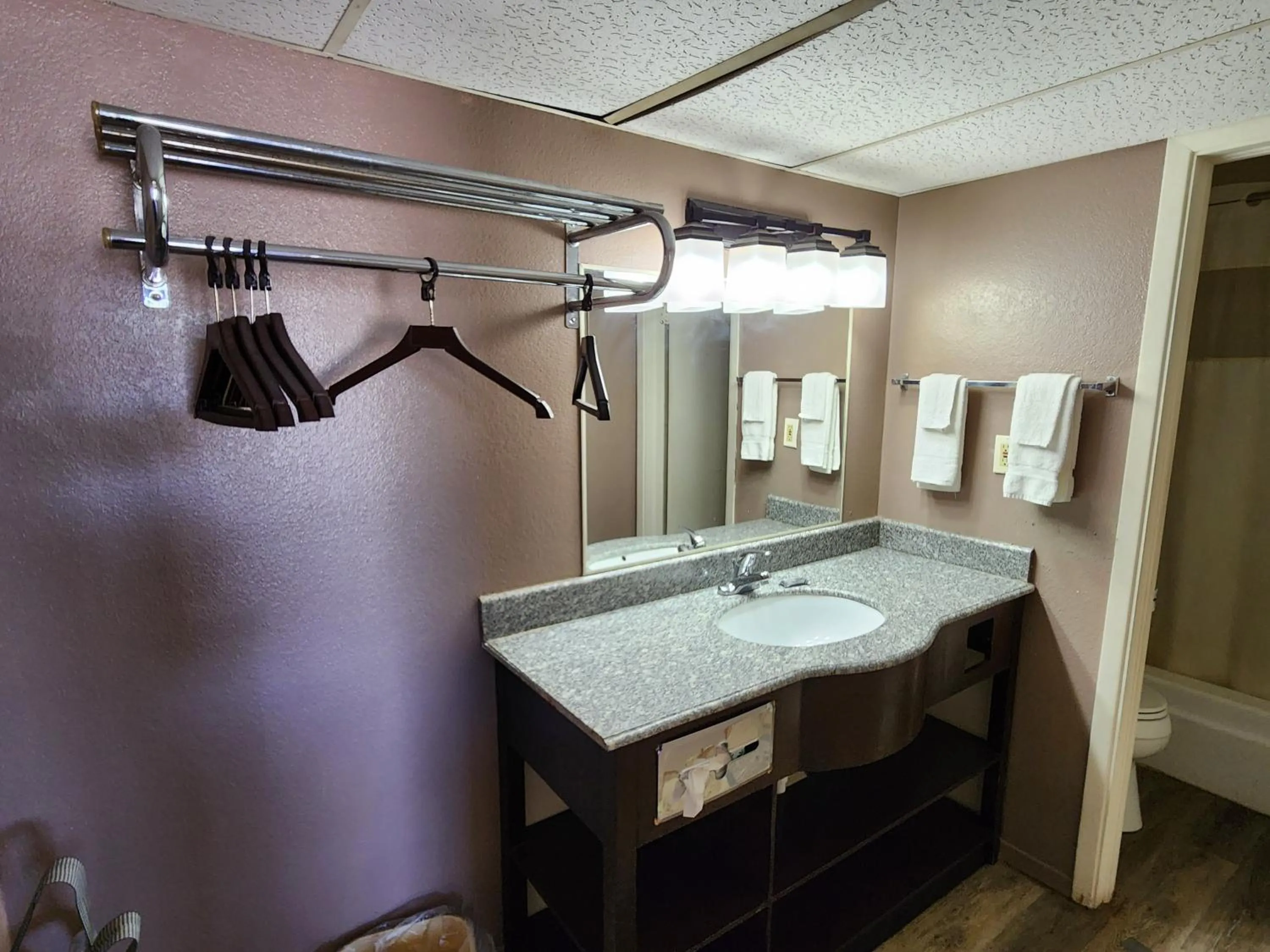 Bathroom in Satellite Inn