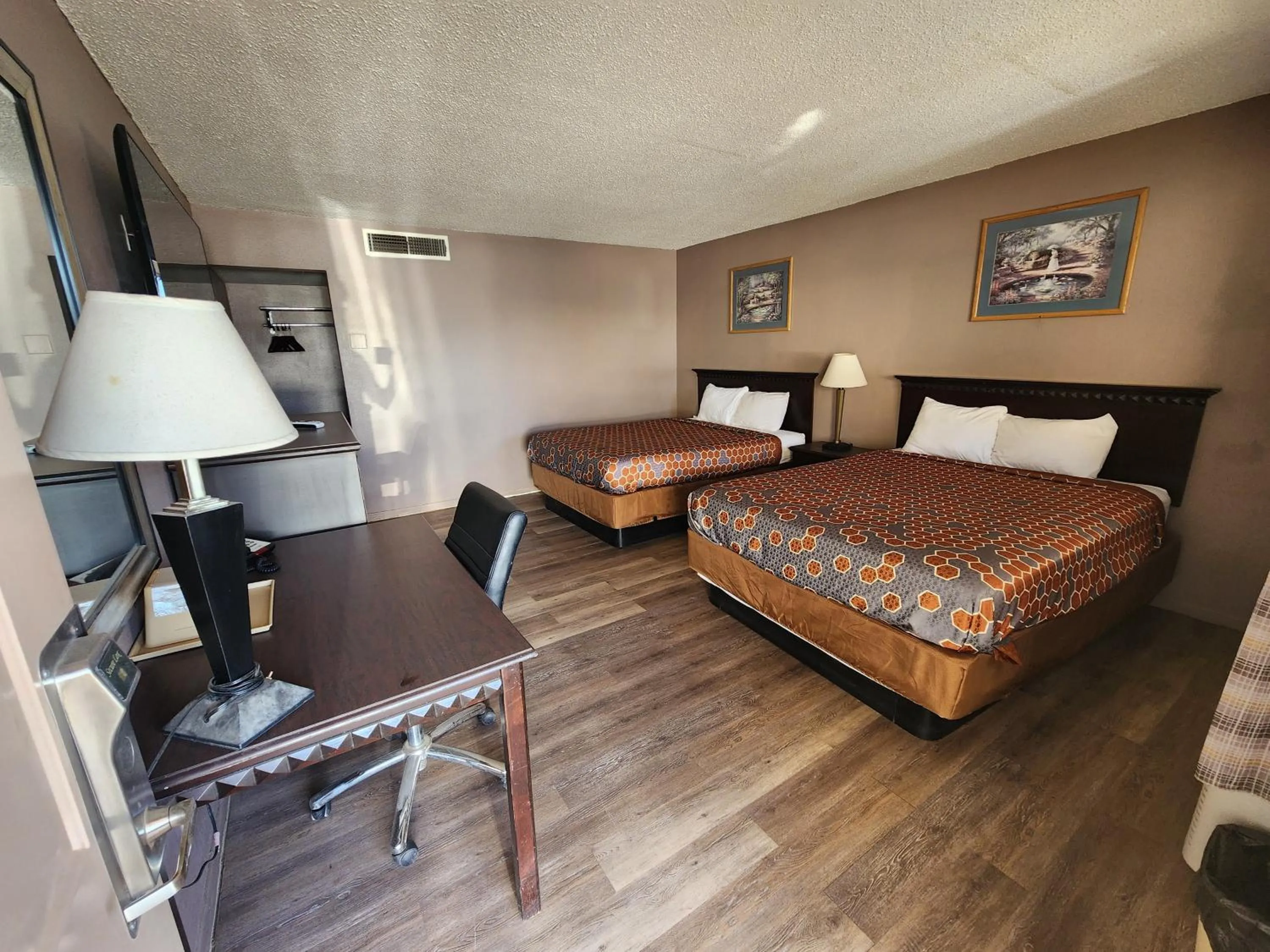 TV and multimedia, Bed in Satellite Inn