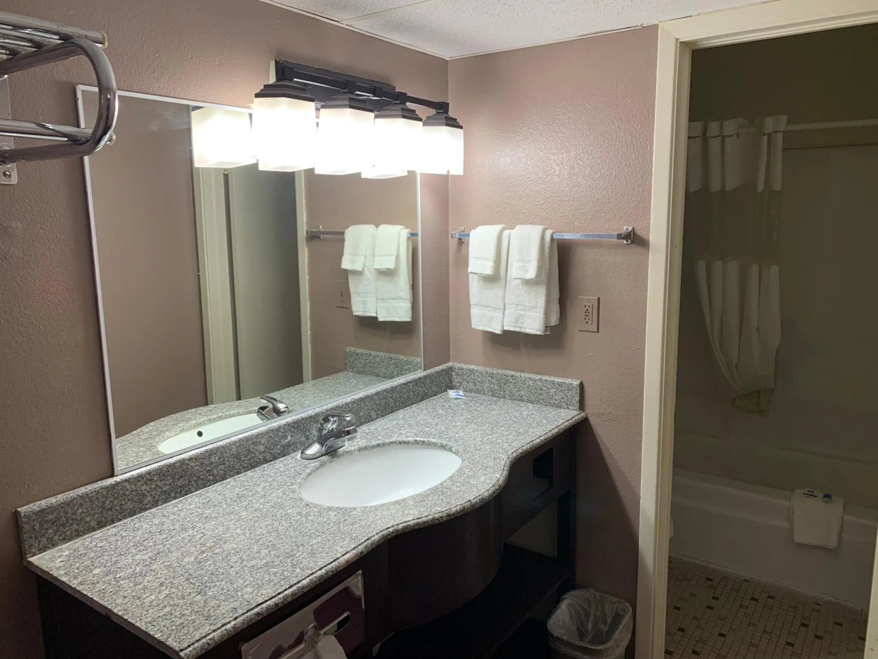 Shower in Satellite Inn