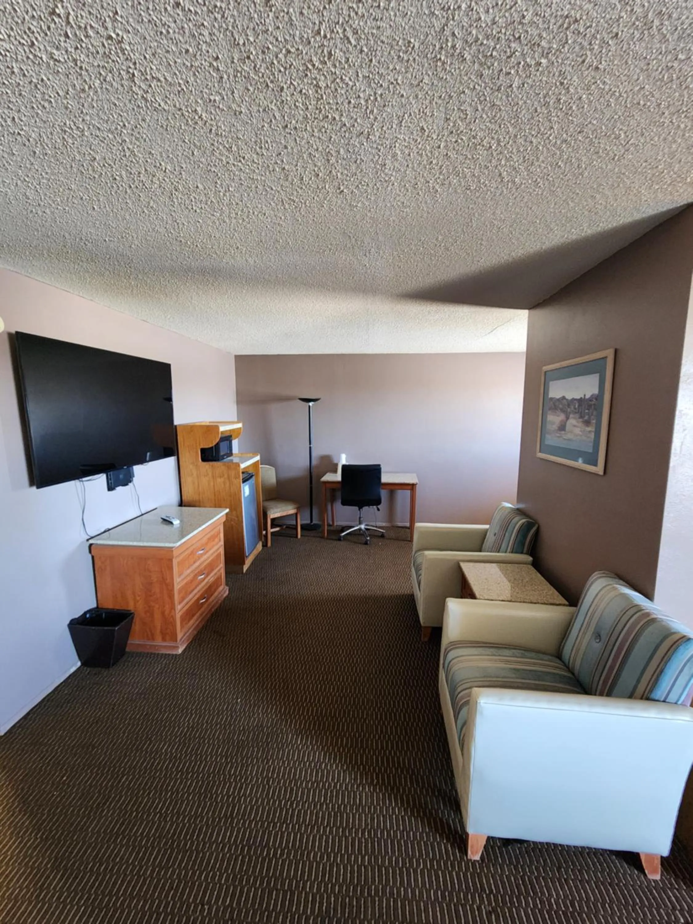 microwave in Satellite Inn