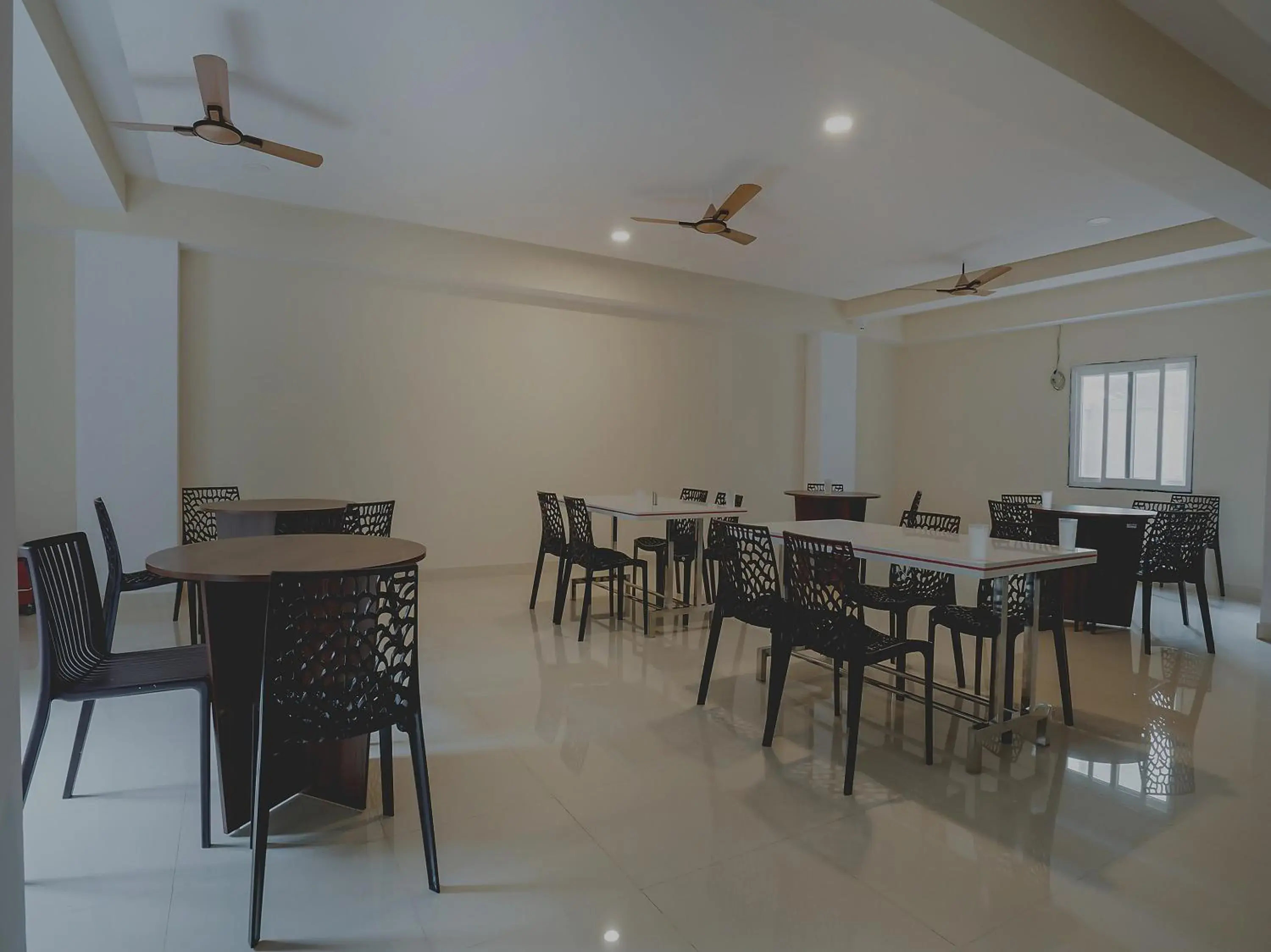 Restaurant/places to eat in Super Hotel O Gokul Grand Near SR Nagar Police Station Restaurant/places to eat in Super Hotel O Gokul Grand Near SR Nagar Police Station