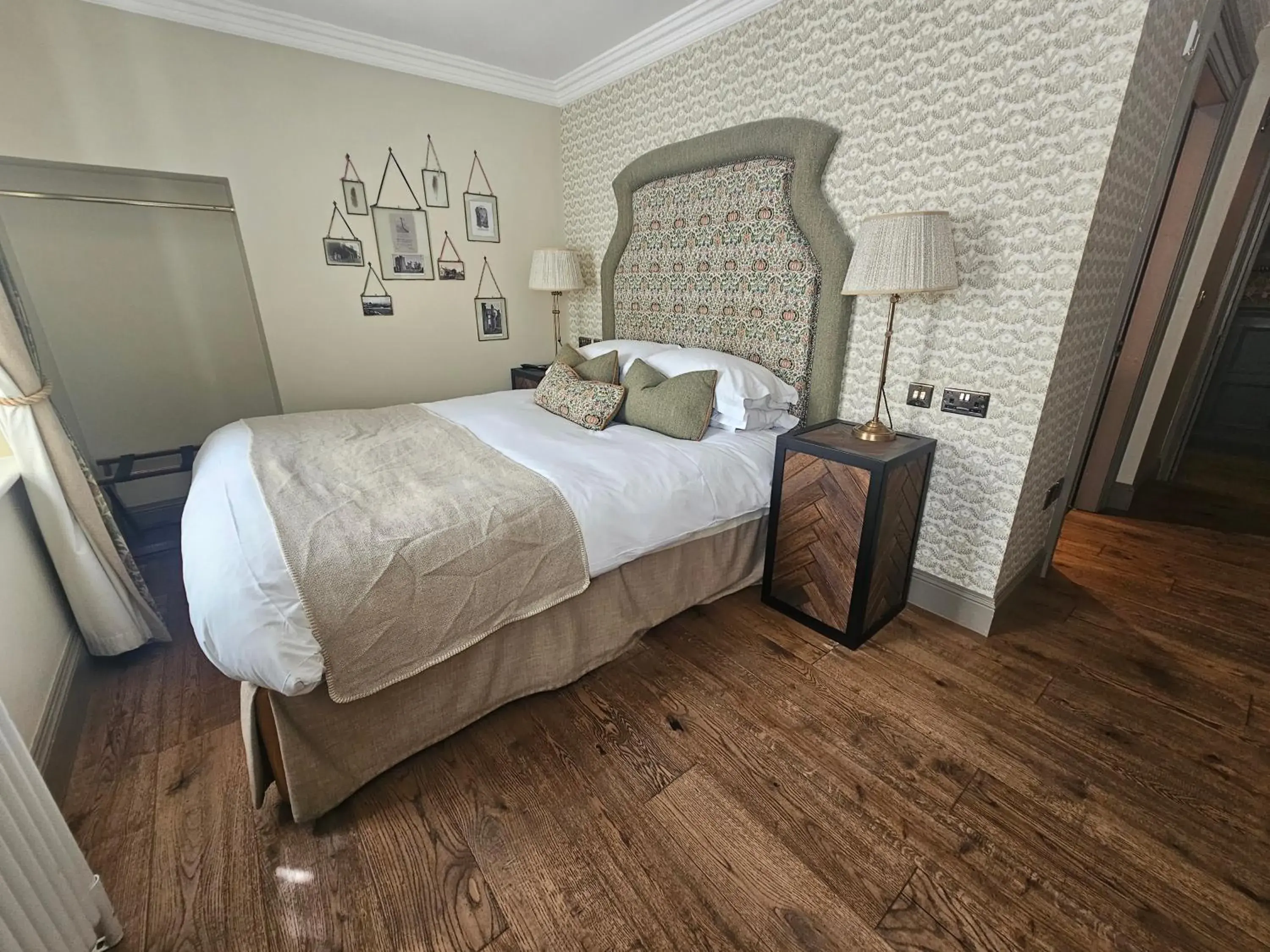 Classic King Accessible - single occupancy - Pet Friendly in Beadnell Towers Hotel Classic King Accessible - single occupancy - Pet Friendly in Beadnell Towers Hotel