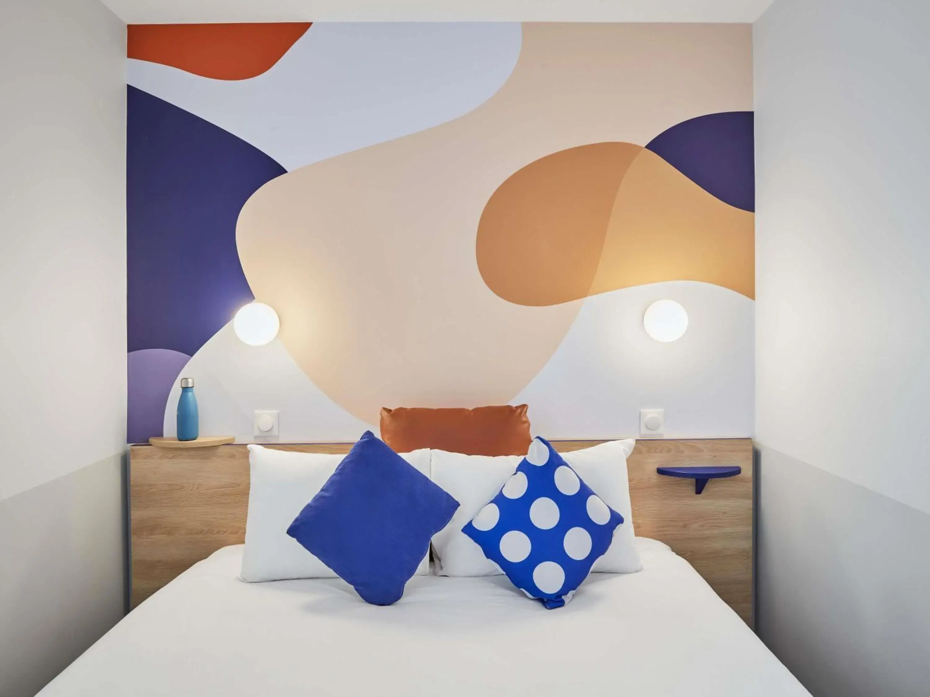 Bedroom, Bed in Aparthotel Adagio Val d'Europe près de Disneyland Paris Bedroom, Bed in Aparthotel Adagio Val d'Europe près de Disneyland Paris