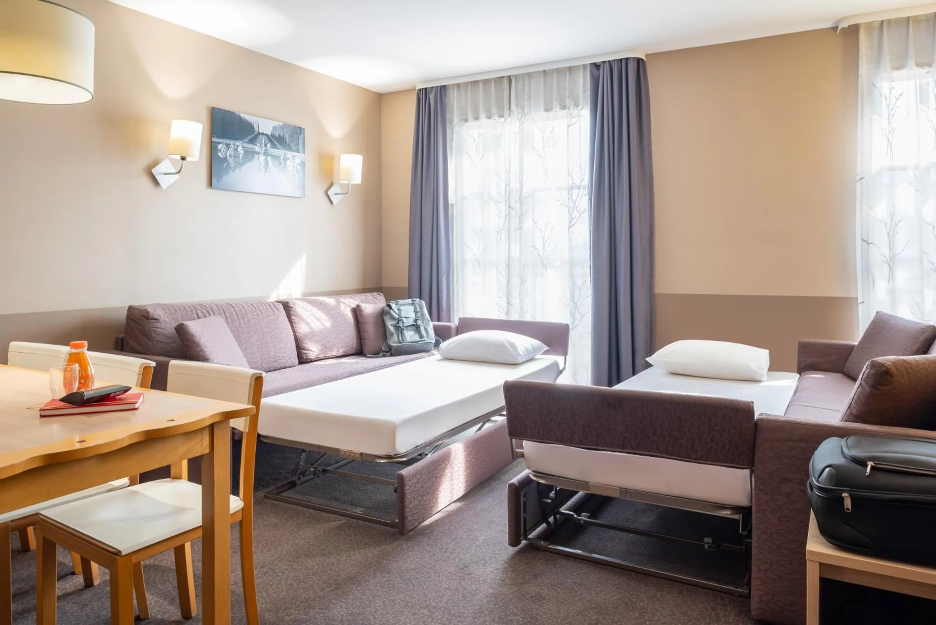 Living room, Bed in Aparthotel Adagio Val d'Europe près de Disneyland Paris