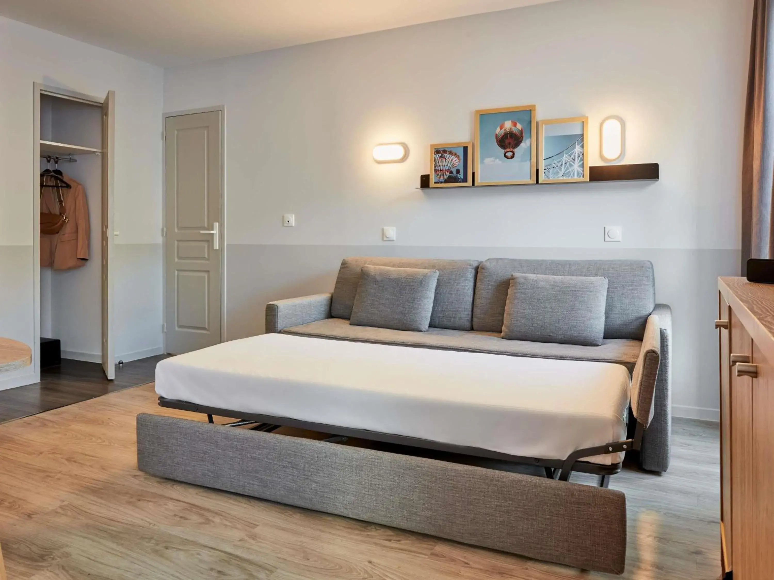 Bedroom, Bed in Aparthotel Adagio Val d'Europe près de Disneyland Paris Bedroom, Bed in Aparthotel Adagio Val d'Europe près de Disneyland Paris