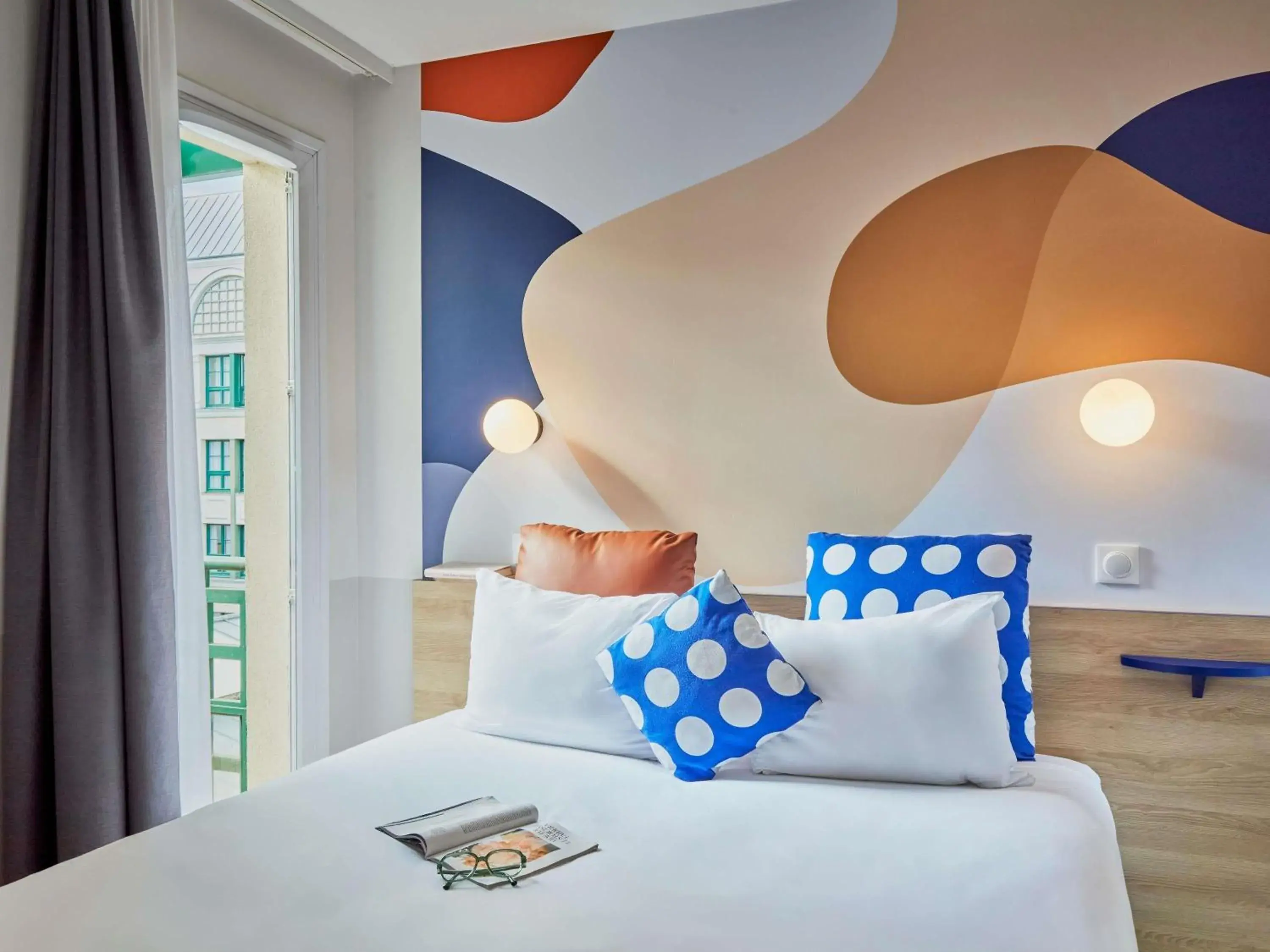 Bedroom, Bed in Aparthotel Adagio Val d'Europe près de Disneyland Paris Bedroom, Bed in Aparthotel Adagio Val d'Europe près de Disneyland Paris