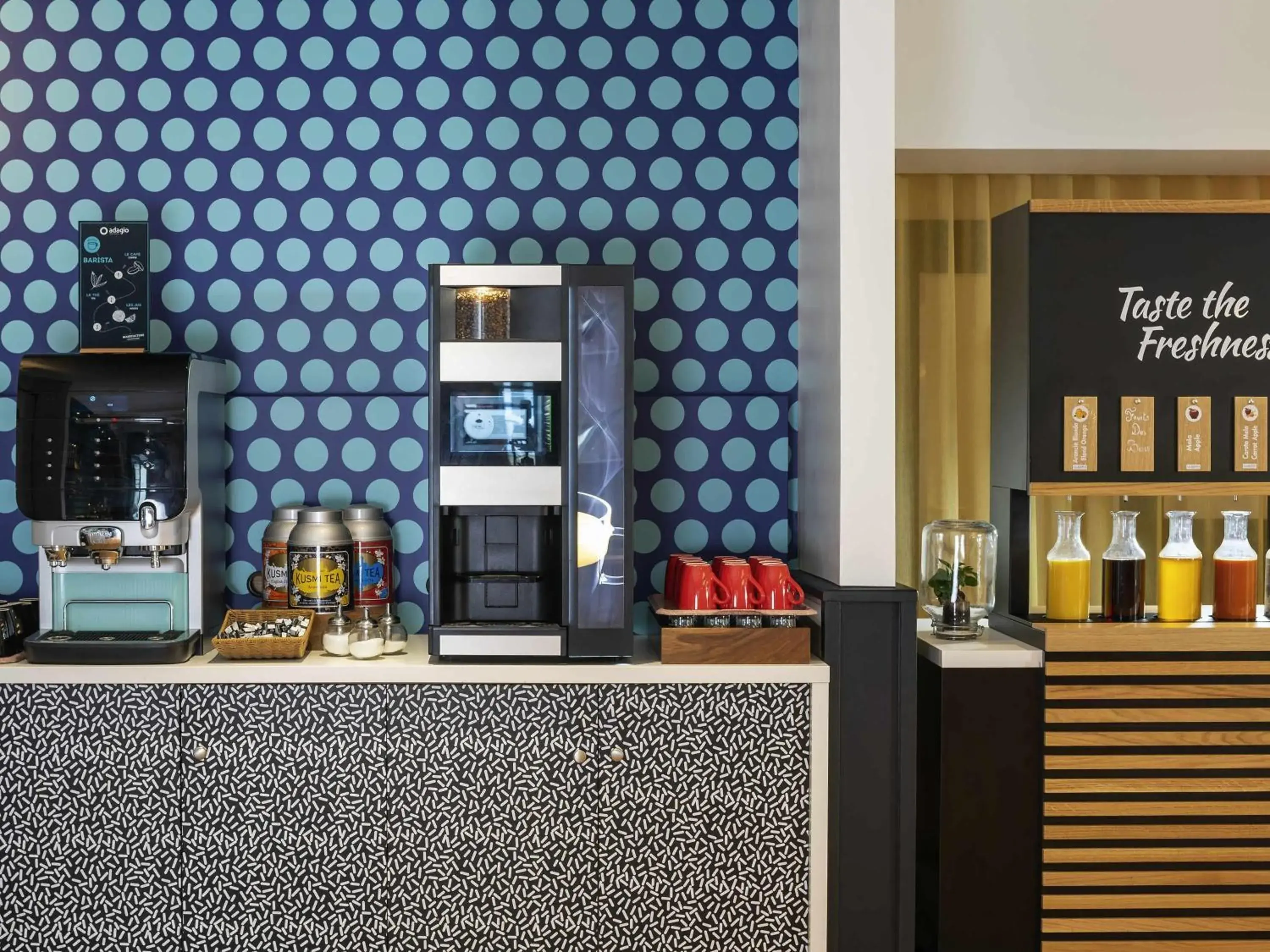 Breakfast in Aparthotel Adagio Val d'Europe près de Disneyland Paris Breakfast in Aparthotel Adagio Val d'Europe près de Disneyland Paris