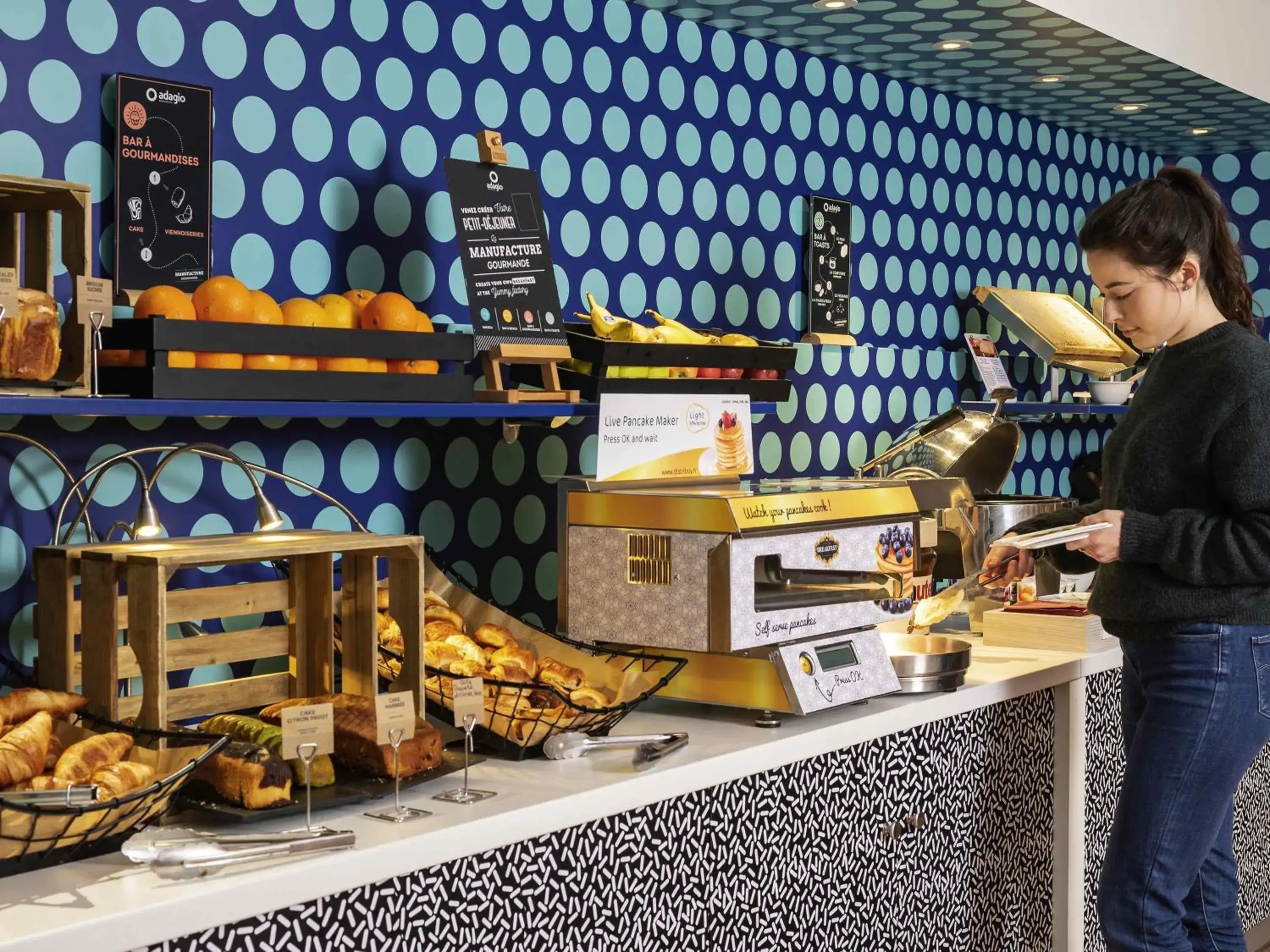 Breakfast in Aparthotel Adagio Val d'Europe près de Disneyland Paris Breakfast in Aparthotel Adagio Val d'Europe près de Disneyland Paris