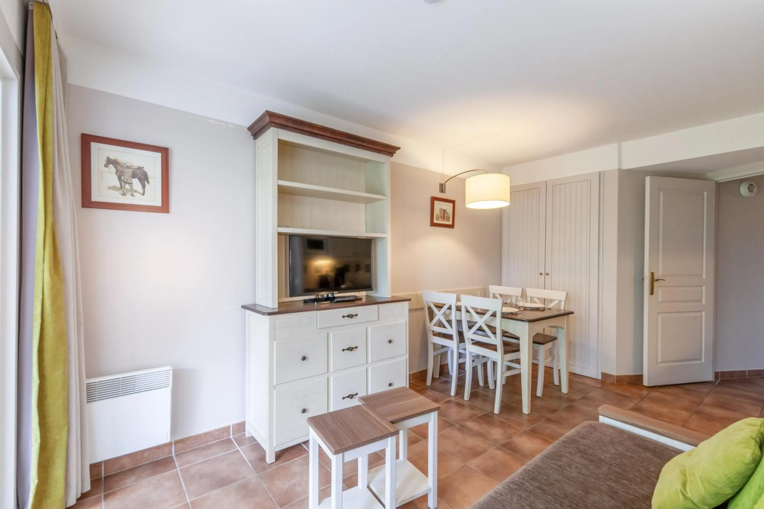 TV and multimedia in Village Pierre & Vacances Normandy Garden