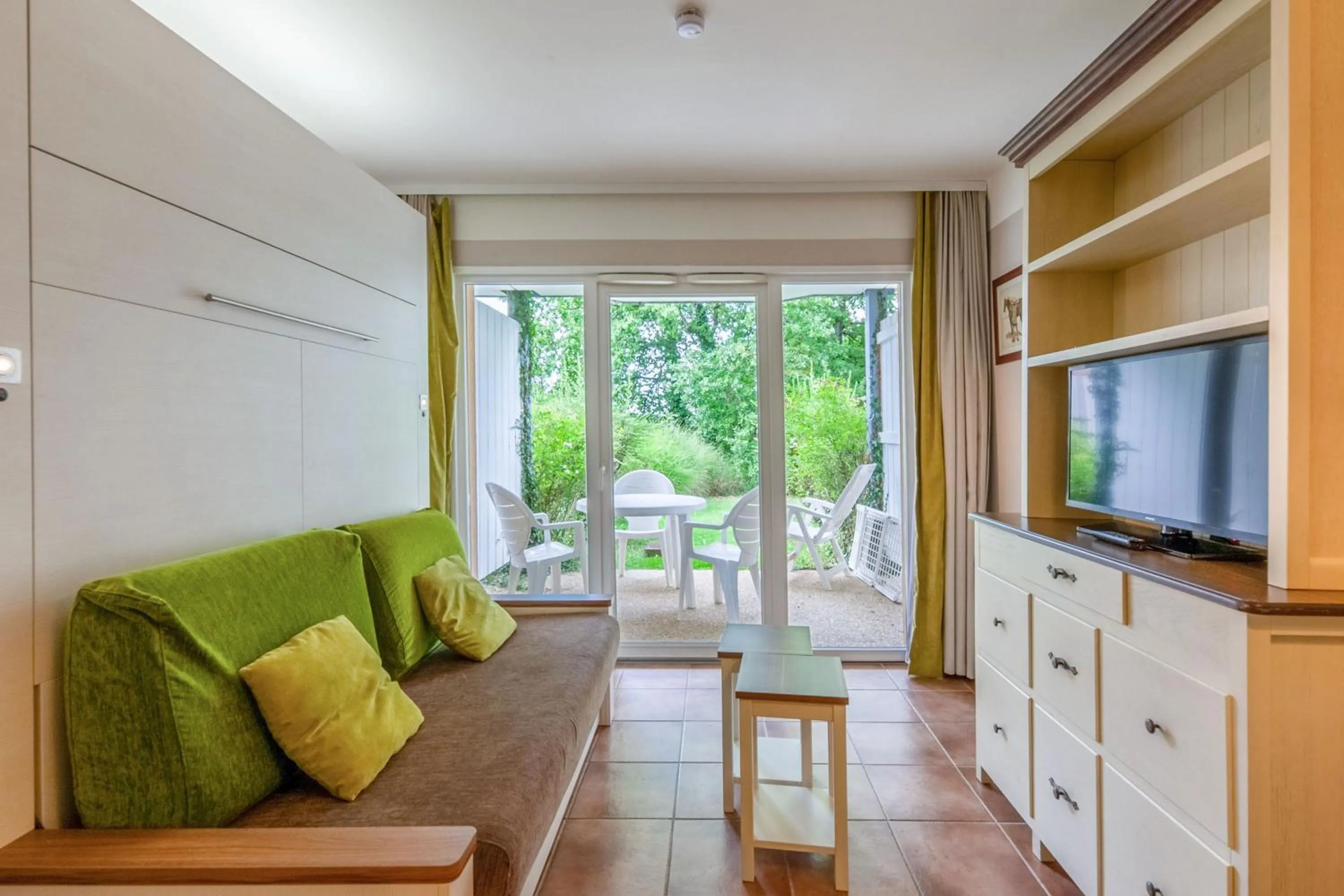 TV and multimedia in Village Pierre & Vacances Normandy Garden