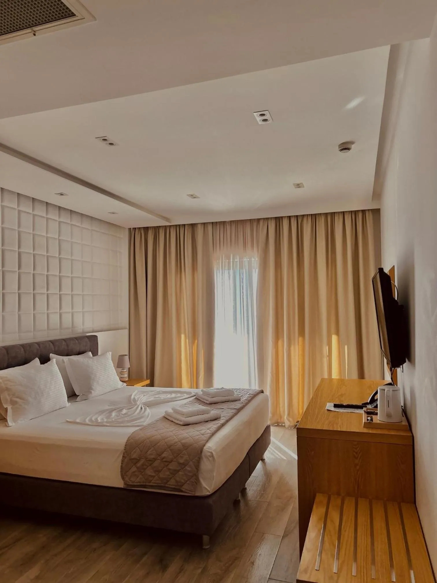 Property building, Bed in Hotel Sole
