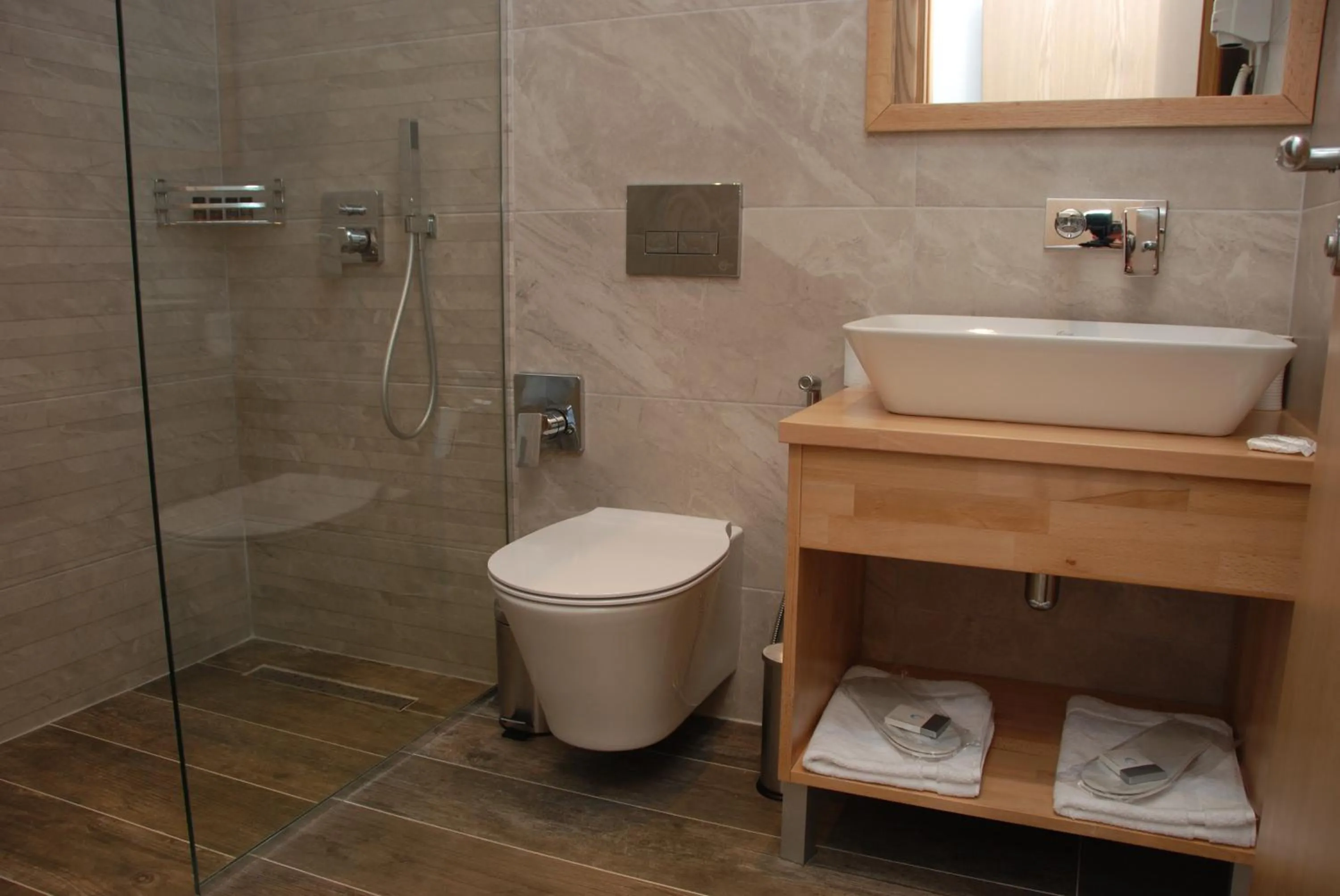 Shower in Hotel Sole