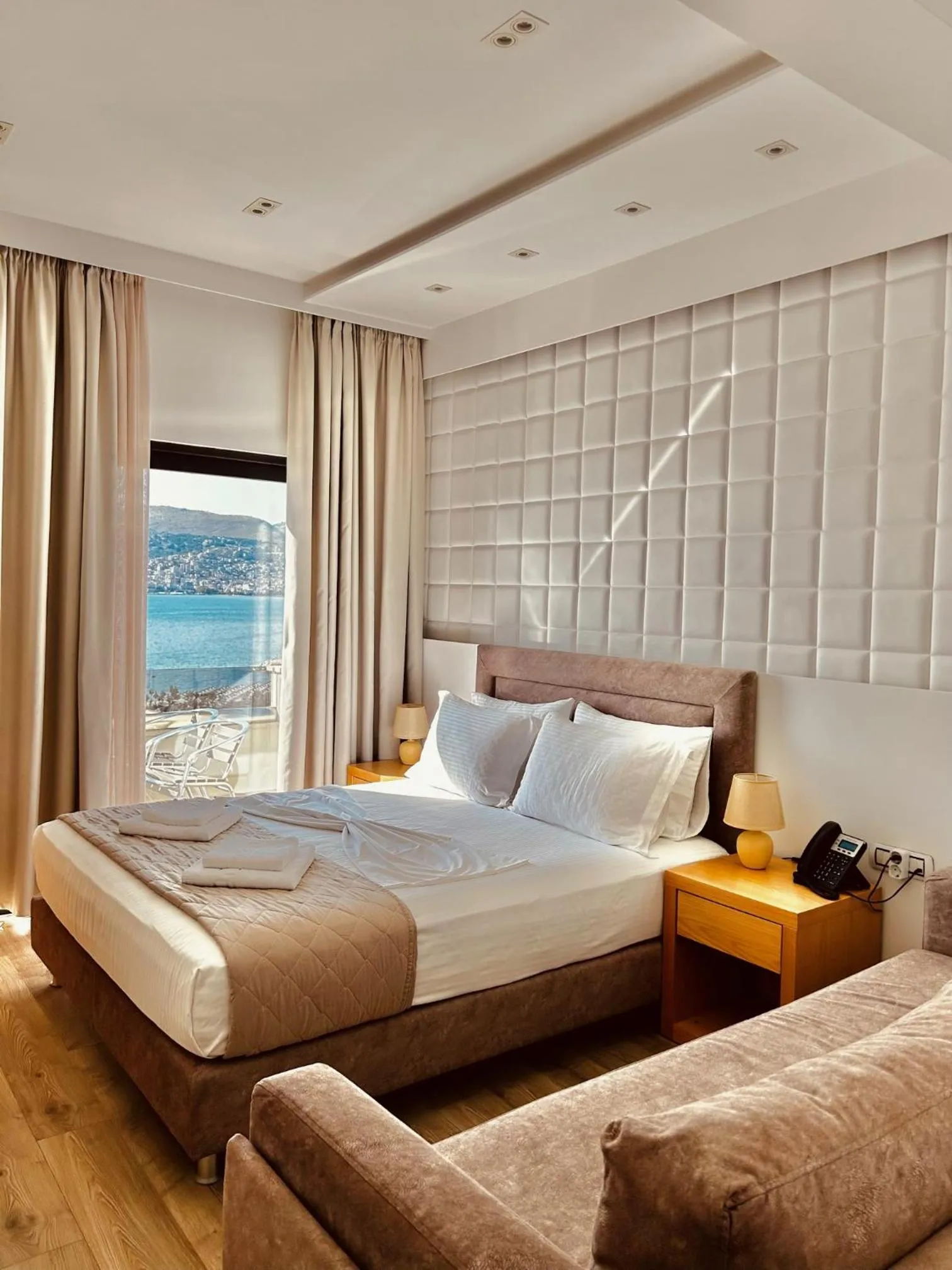 Property building, Bed in Hotel Sole