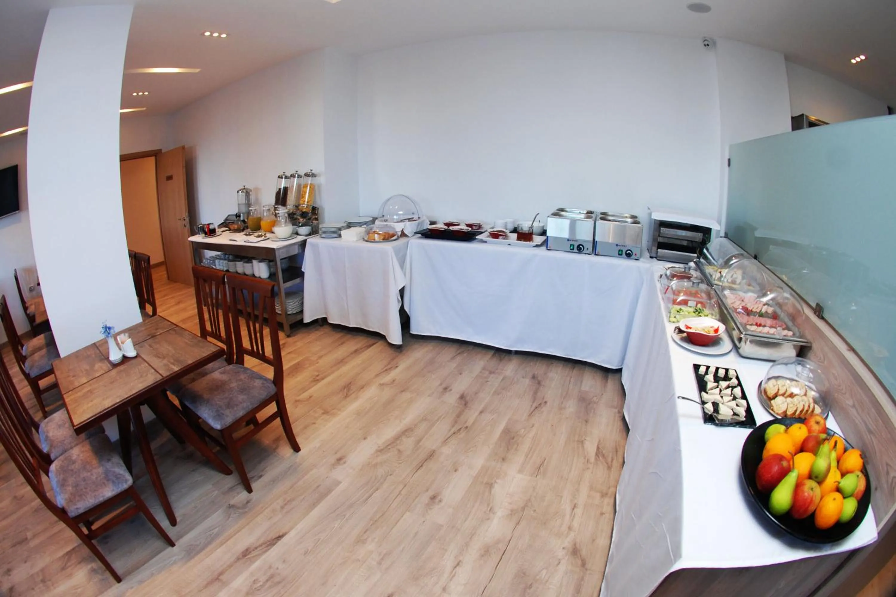 Restaurant/places to eat in Hotel Sole