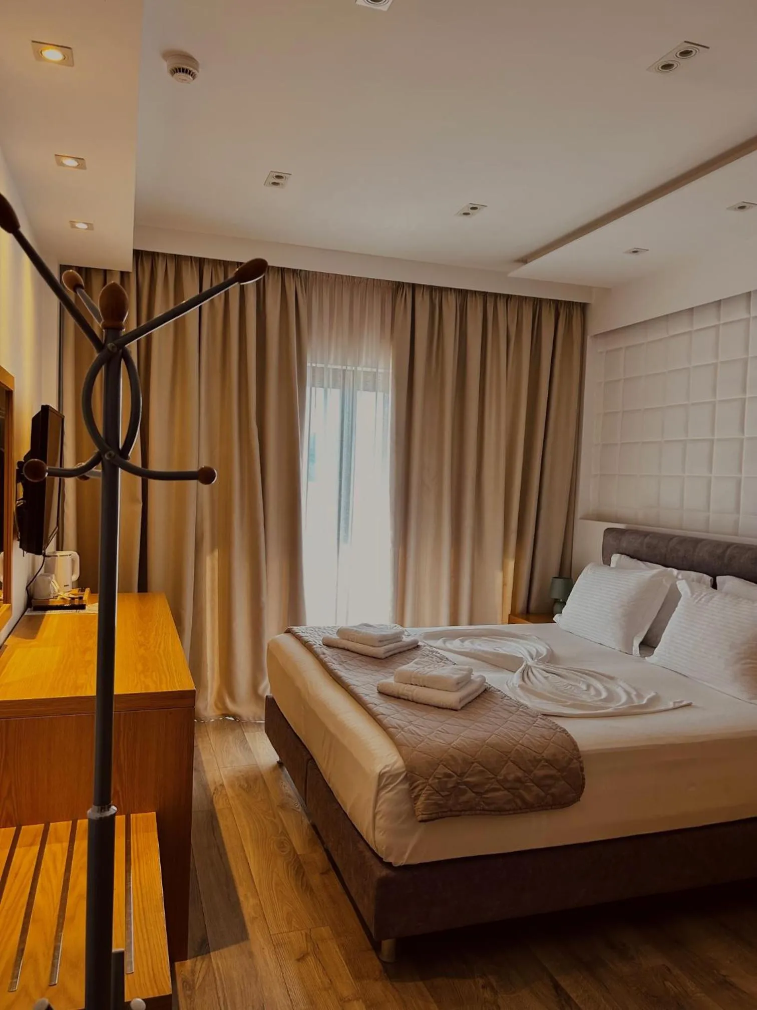 Property building, Bed in Hotel Sole