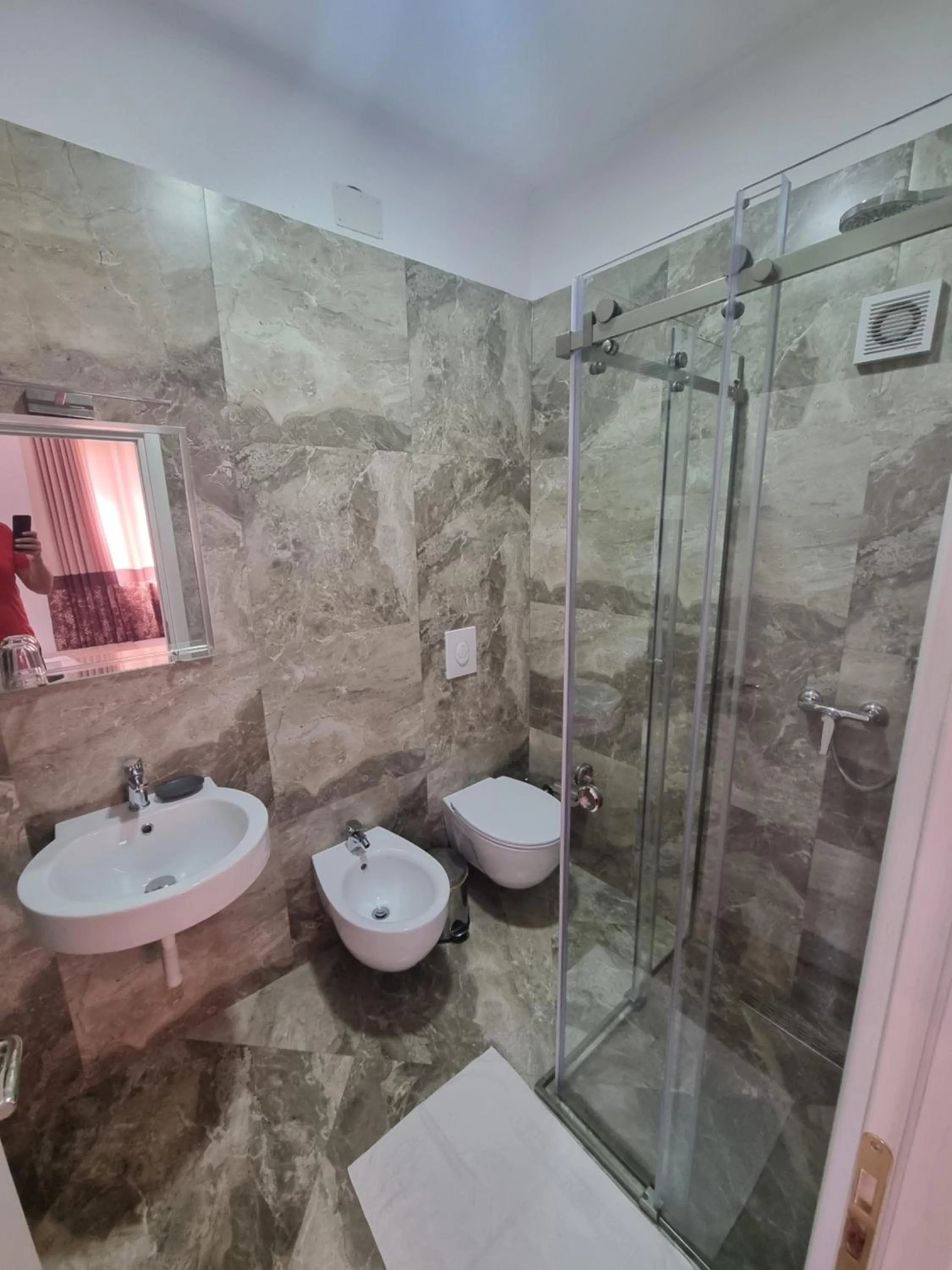 Shower in HOTEL VILA TWIX