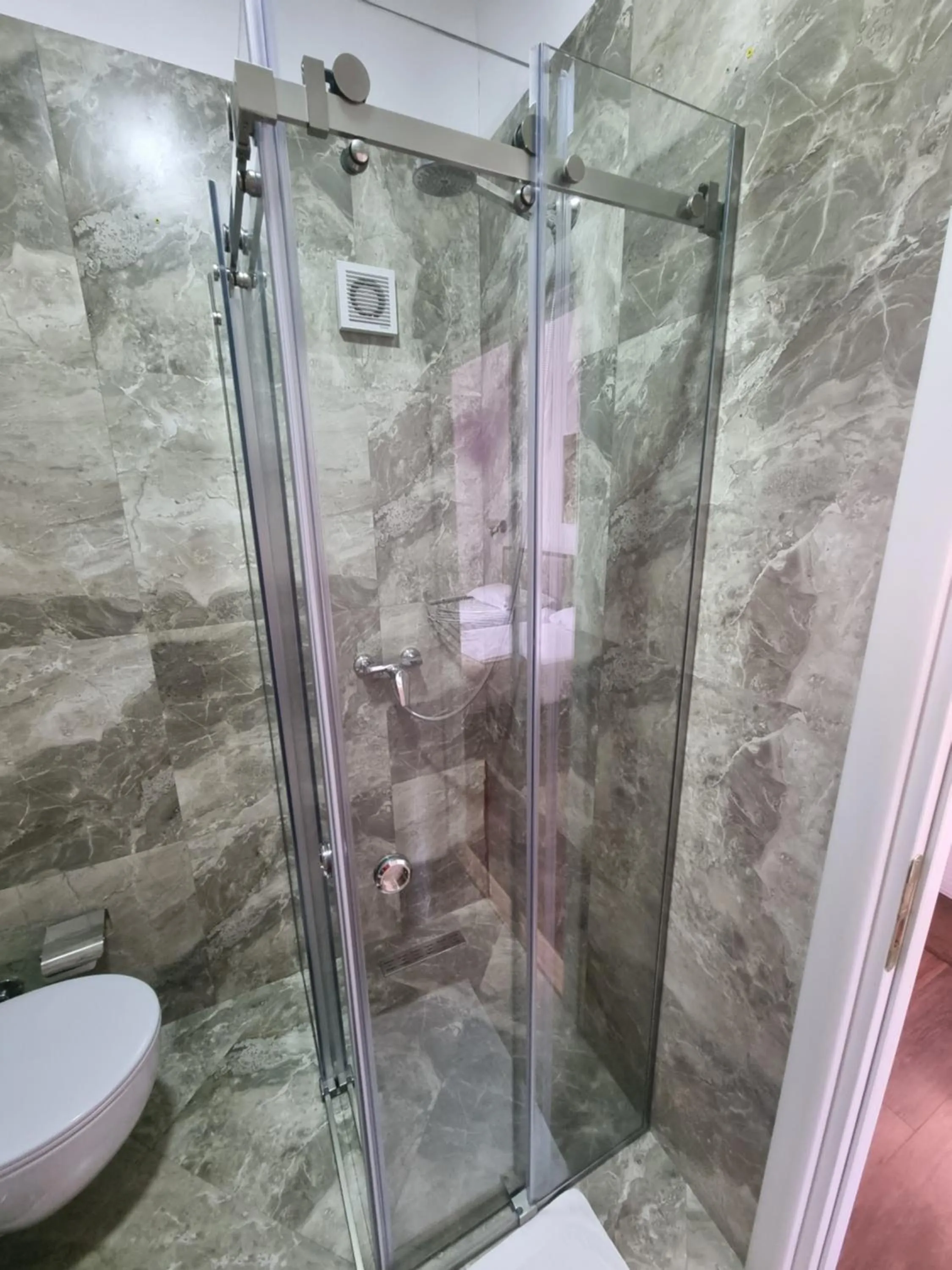 Shower in HOTEL VILA TWIX