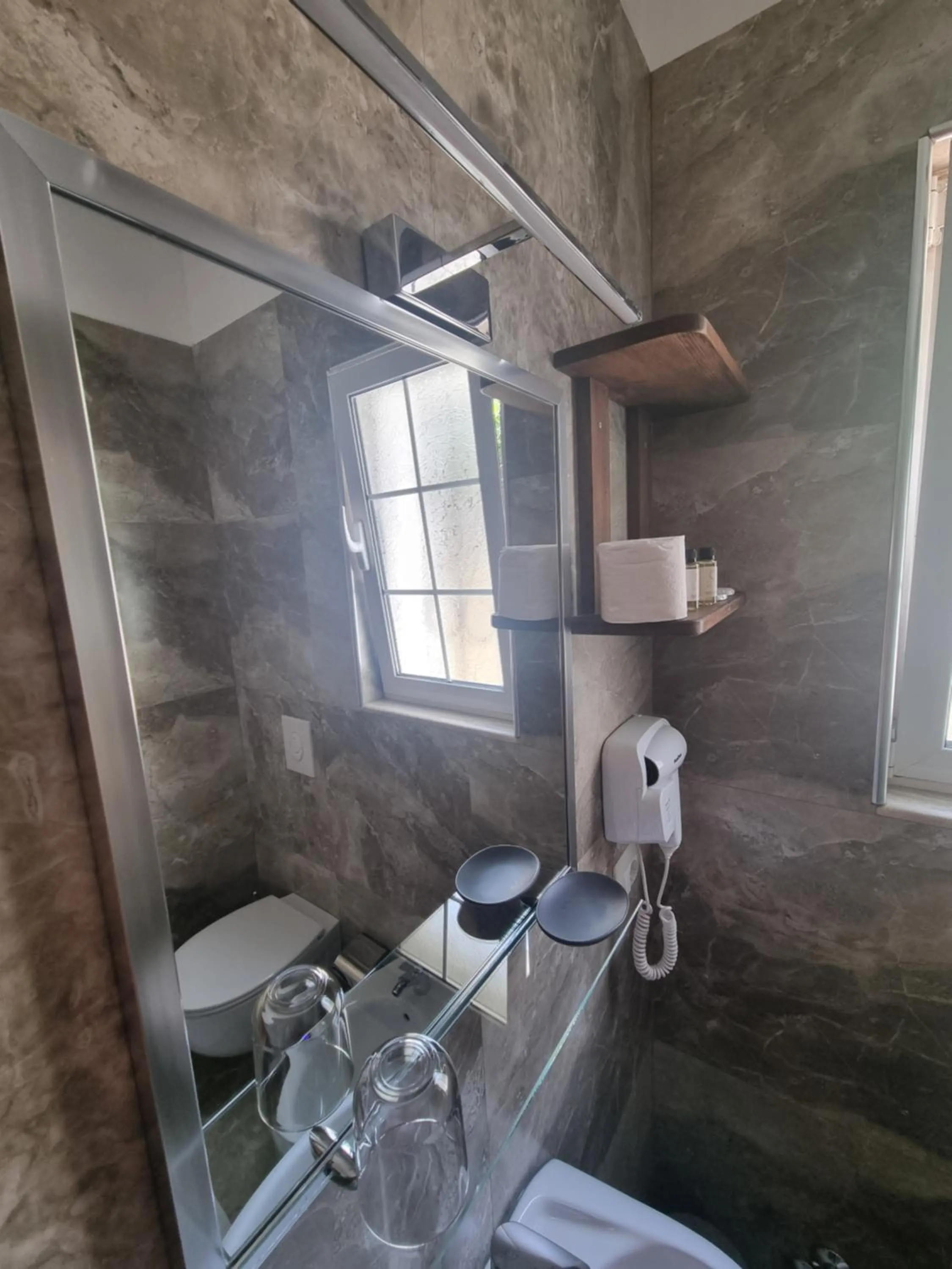 Shower in HOTEL VILA TWIX