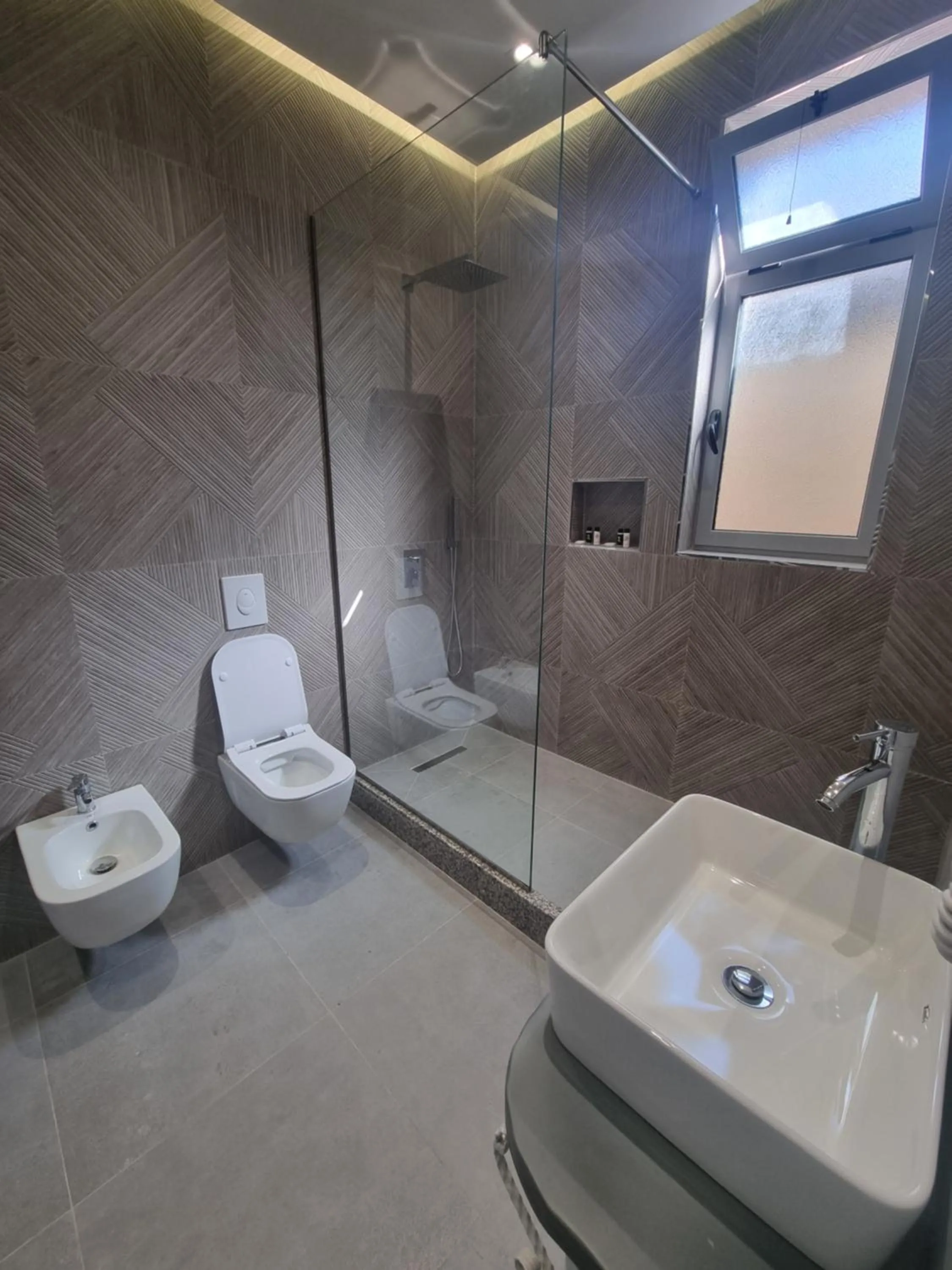 Shower in HOTEL VILA TWIX