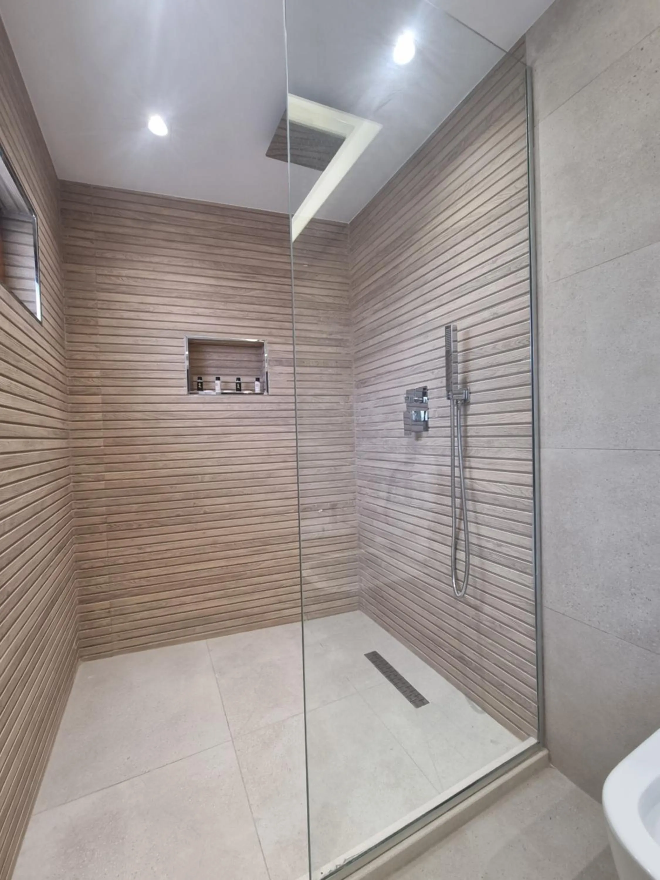 Shower in HOTEL VILA TWIX