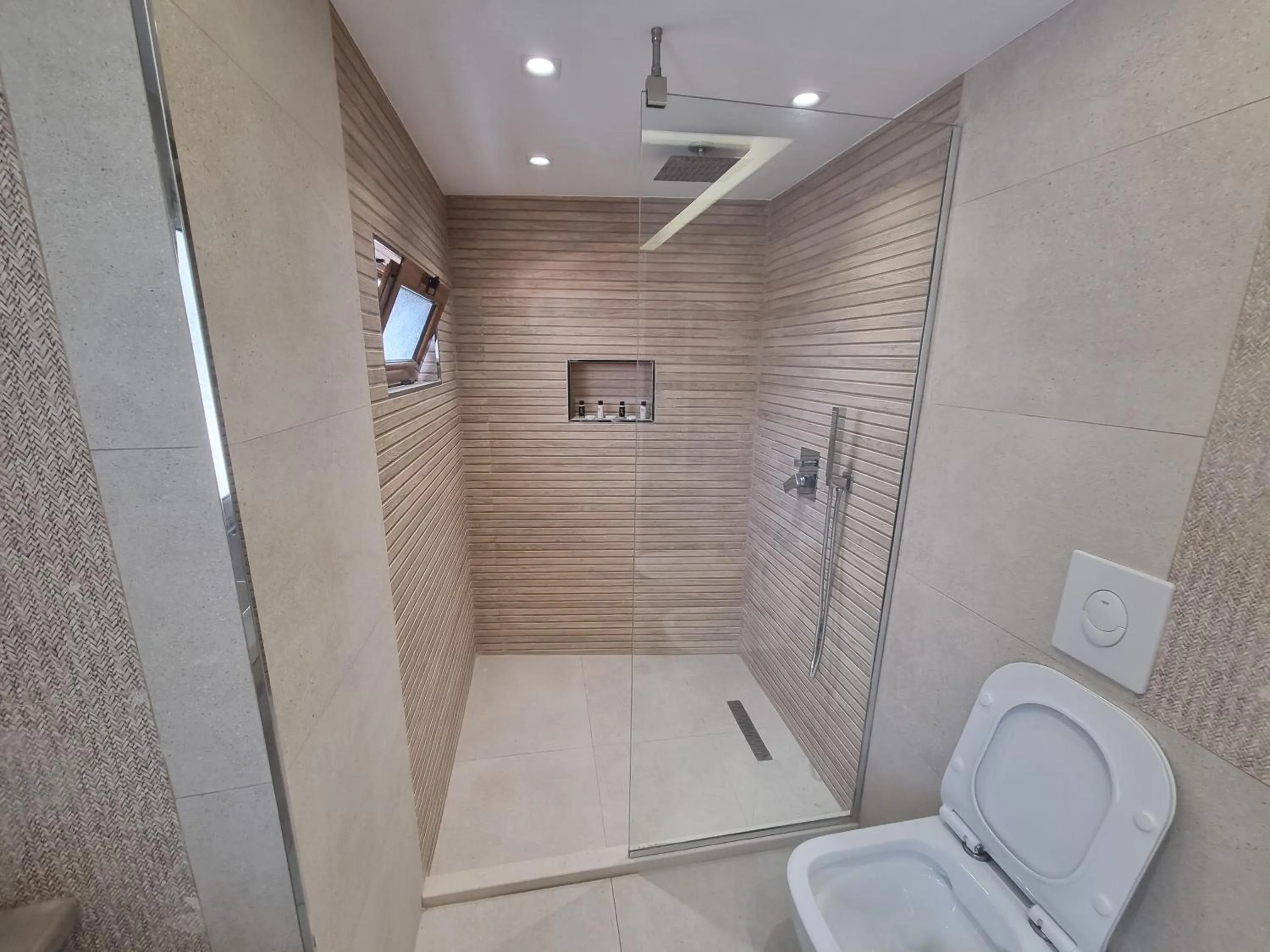 Shower in HOTEL VILA TWIX