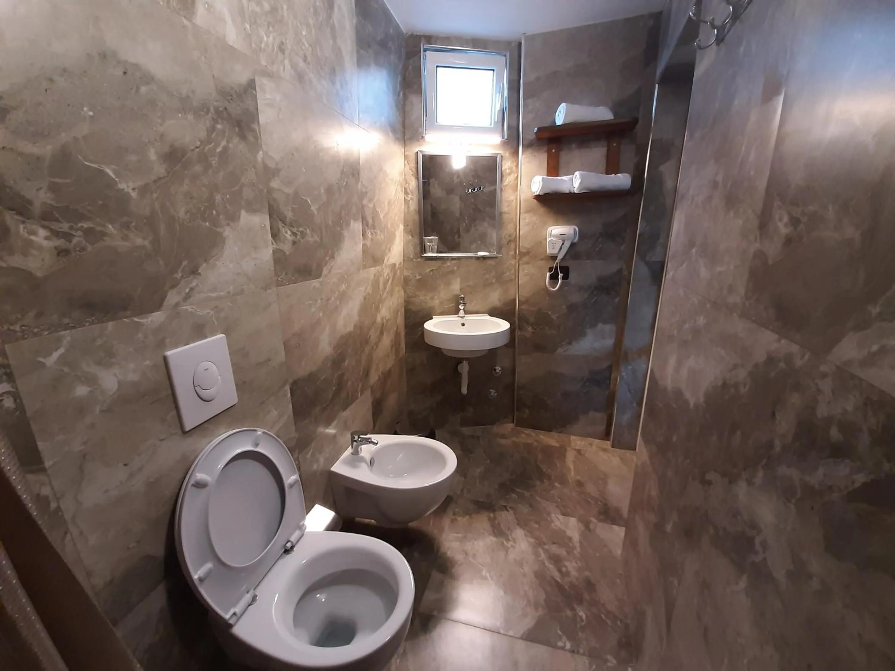 Toilet in HOTEL VILA TWIX