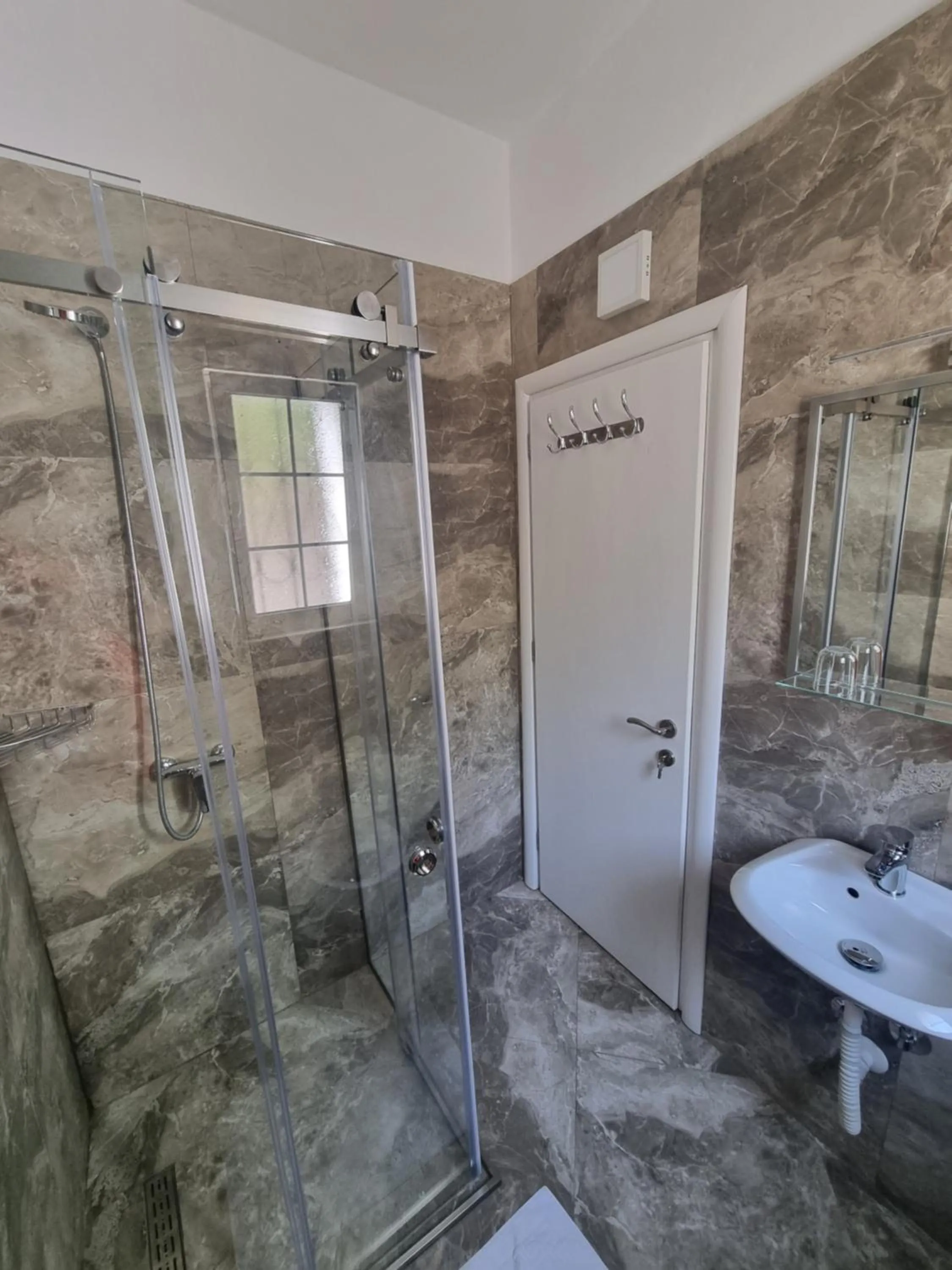 Shower in HOTEL VILA TWIX