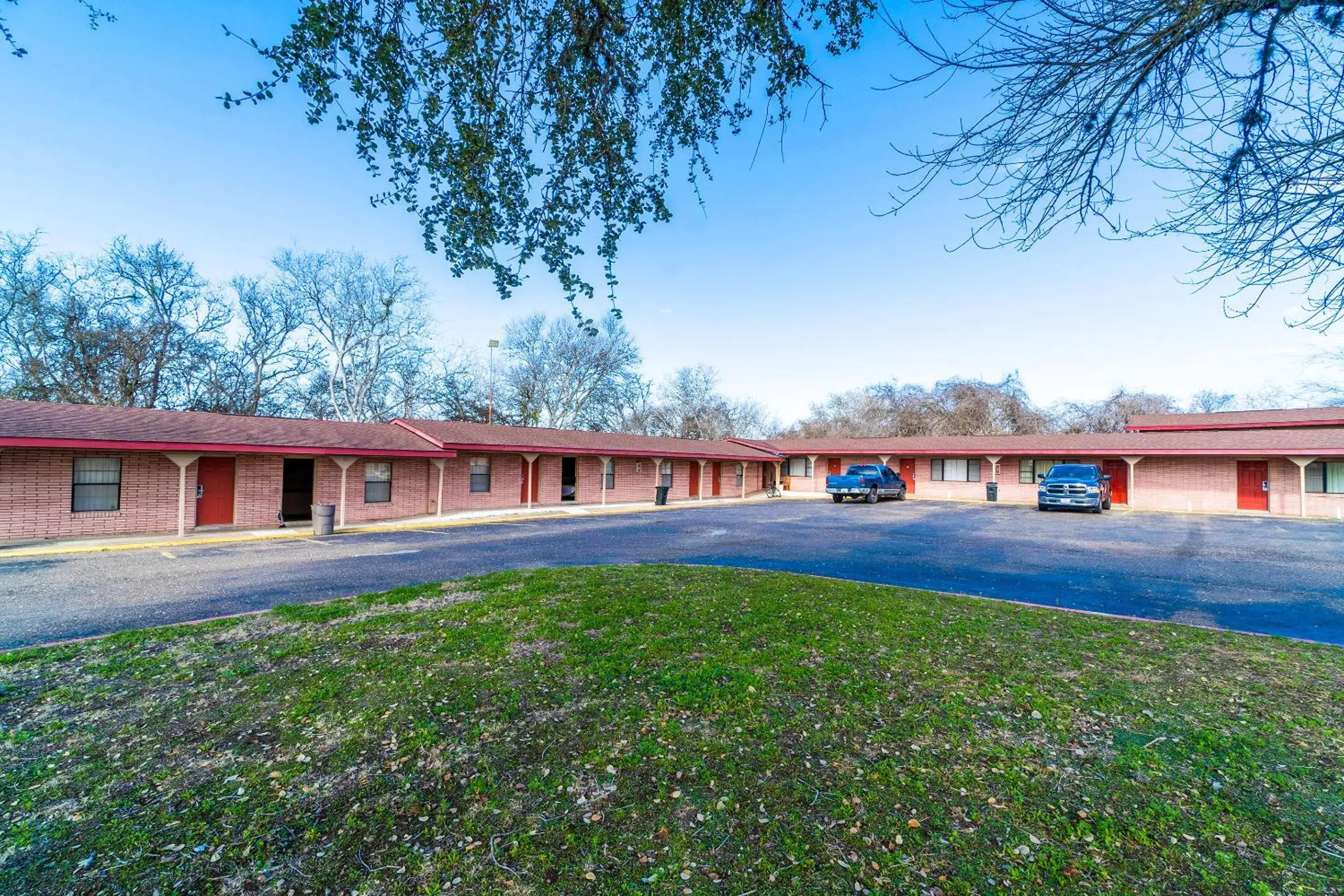 Parking in Capital O Hotel Beeville -US 181 Parking in Capital O Hotel Beeville -US 181